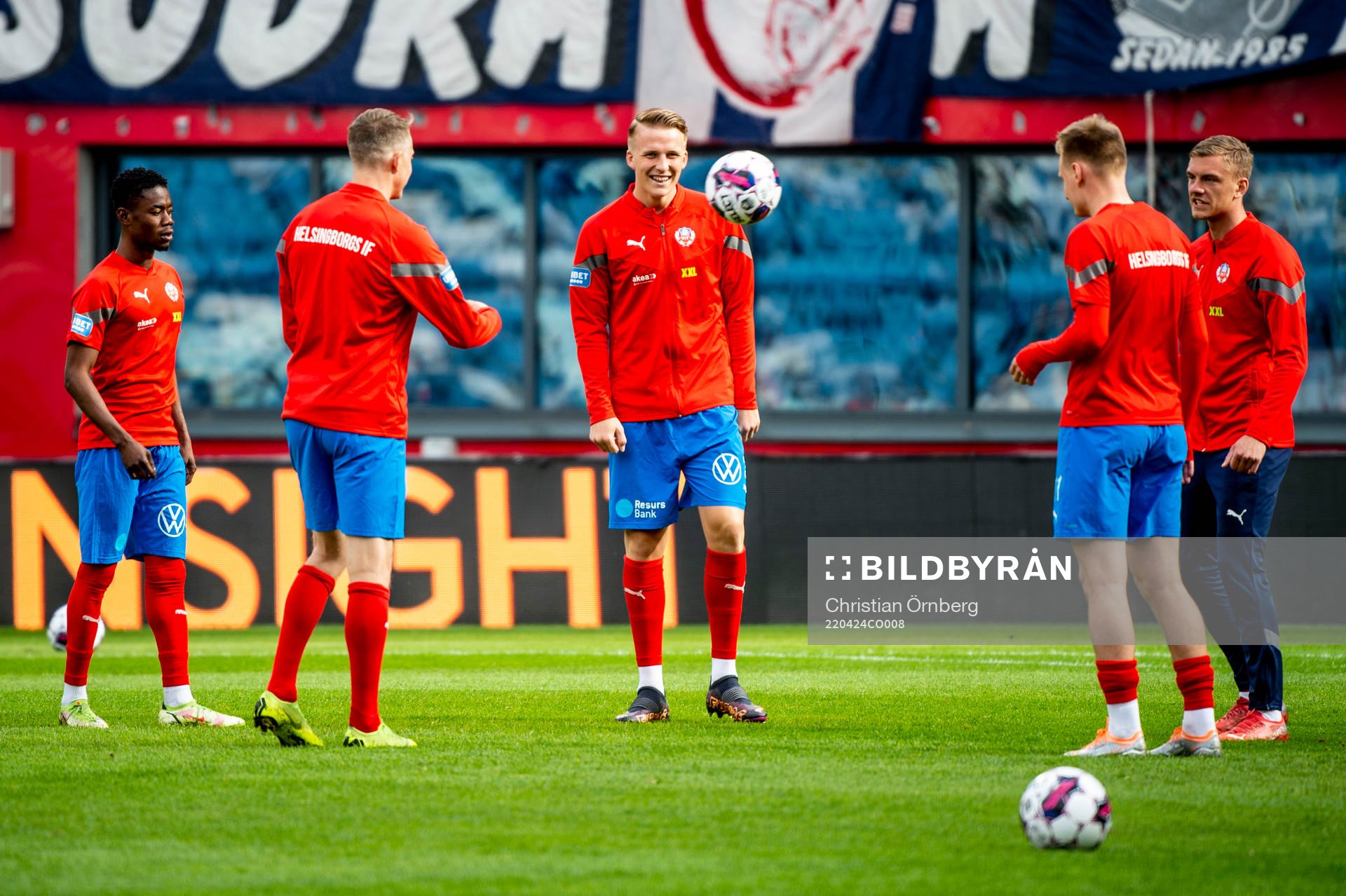 Helsingborgs Rasmus Karjalainen värmer upp med
