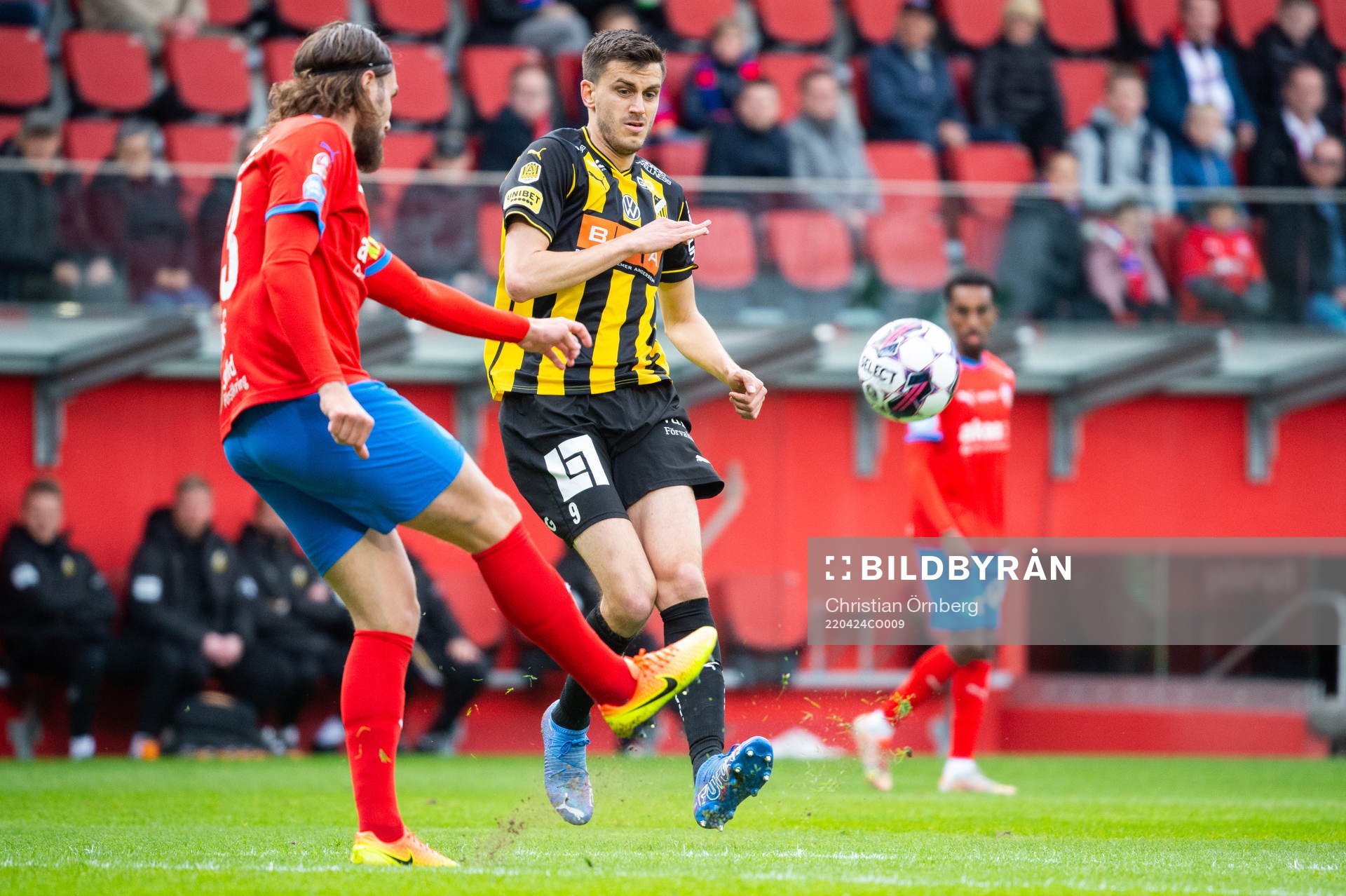 Helsingborgs Ali Suljic och Häckens Alexander Jeremejeff