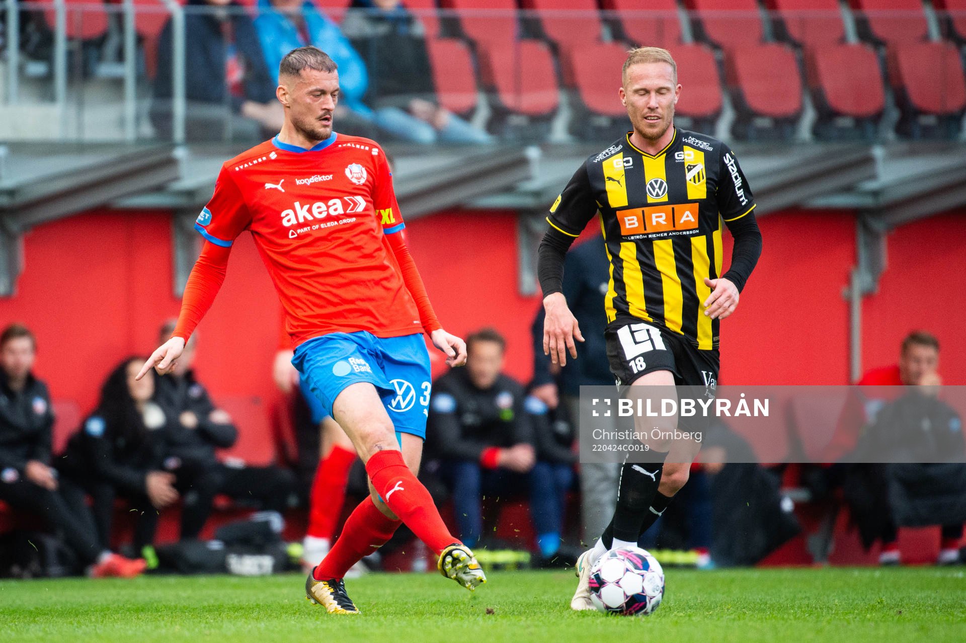 Helsingborgs Albert Ejupi och Häckens Mikkel Rygaard Jensen