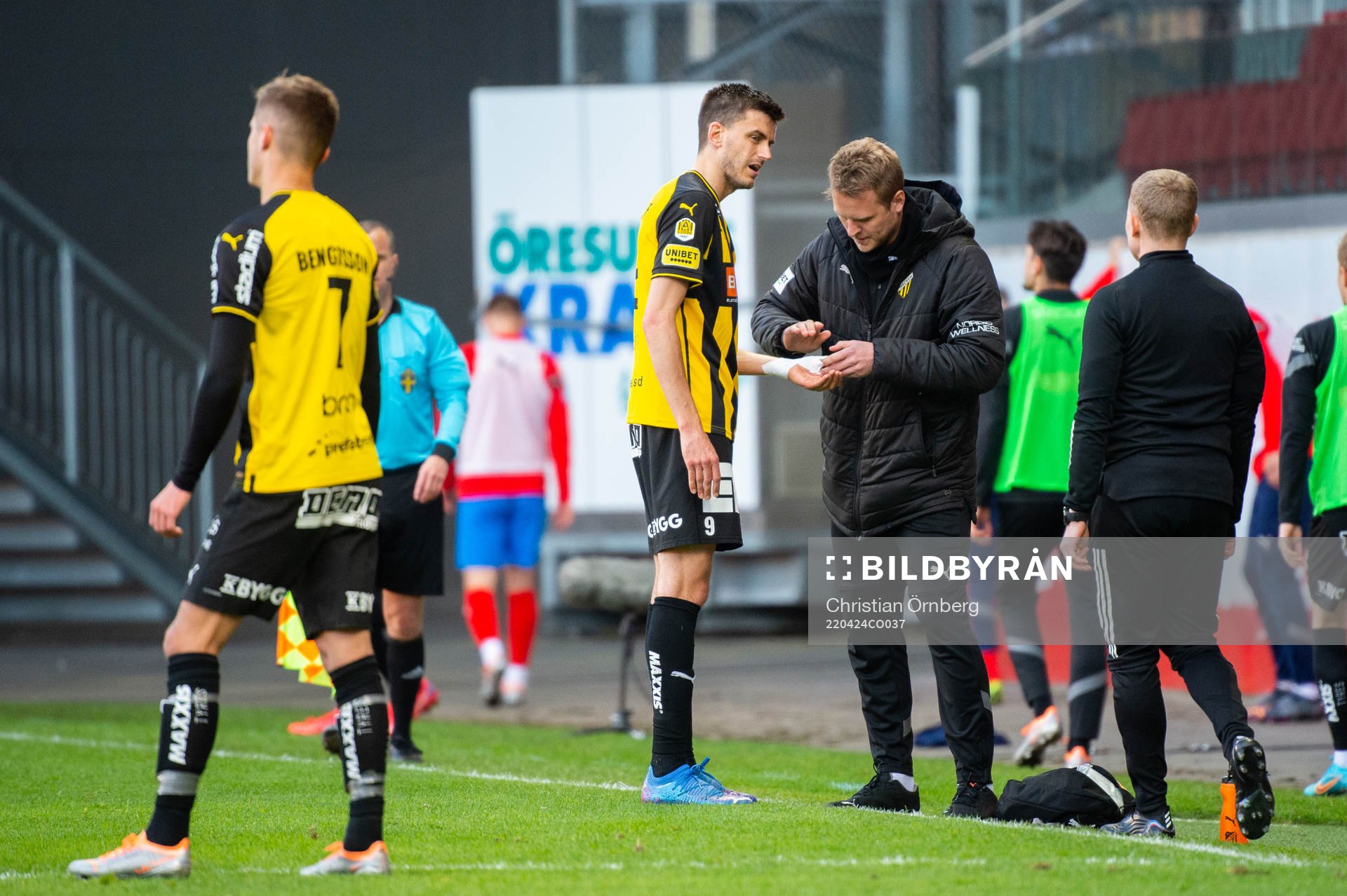 Häckens Alexander Jeremejeff får bandage på handen