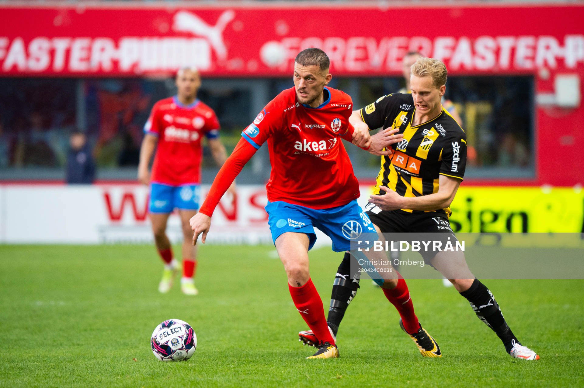 Helsingborgs Albert Ejupi och Häckens Gustav Berggren