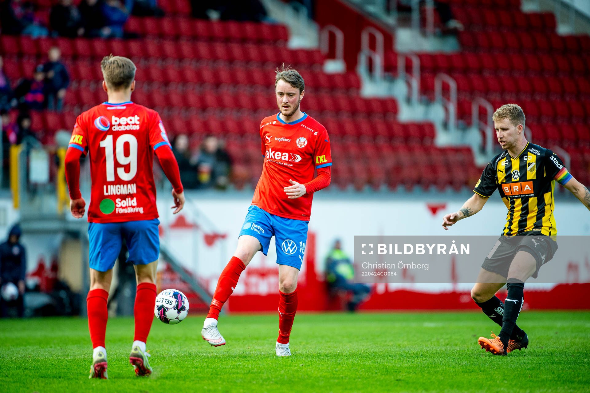 Helsingborgs Rasmus Jönsson och Lucas Lingman mot Häckens