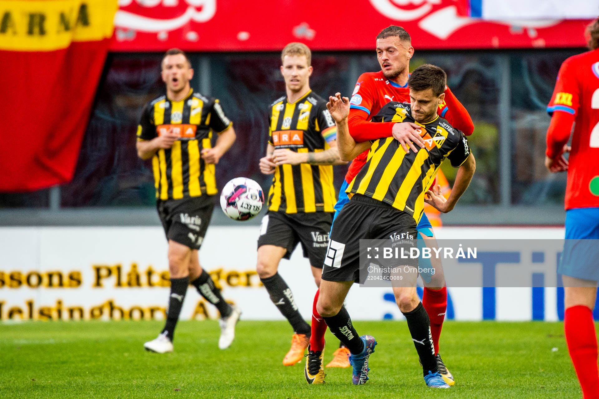 Häckens Alexander Jeremejeff mot Helsingborgs Albert Ejupi