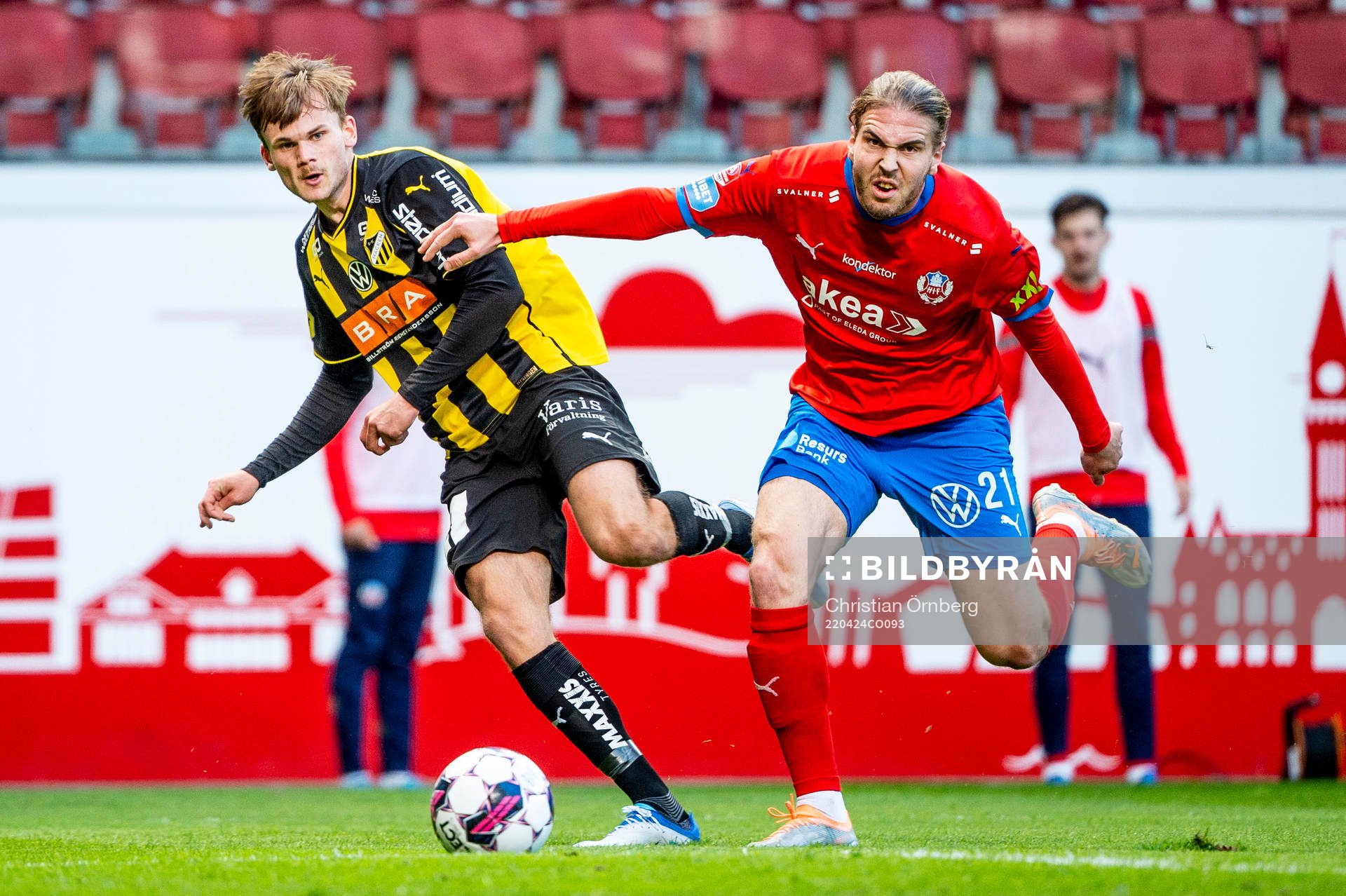 Häckens Oscar Uddenäs mot Helsingborgs Charlie Weberg