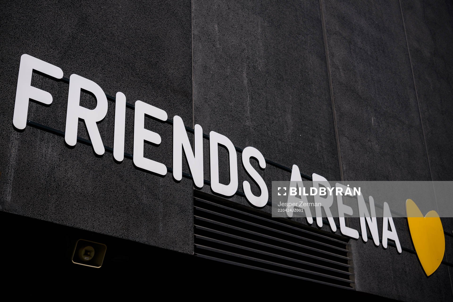 Friends Arenas skylt