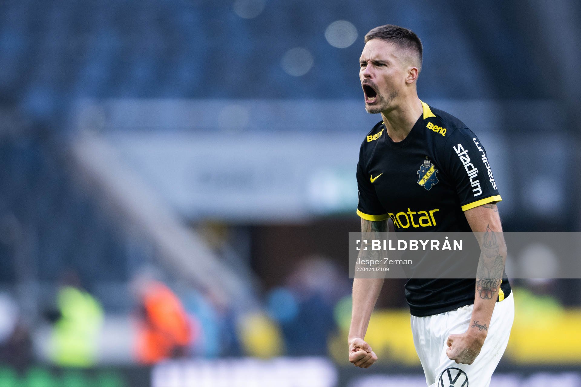 s Mikael Lustig jublar