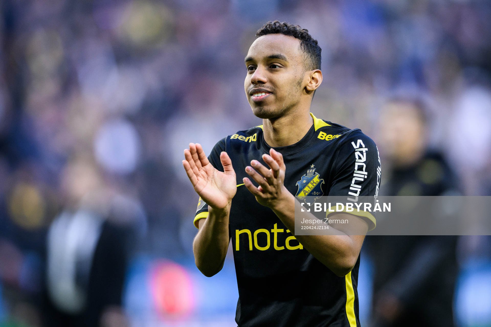 AIK:s Bilal Hussein jublar efter fotbollsmatchen i Allsvenskan mellan AIK och Djurgården den 24 april 2022 i Stockholm. 