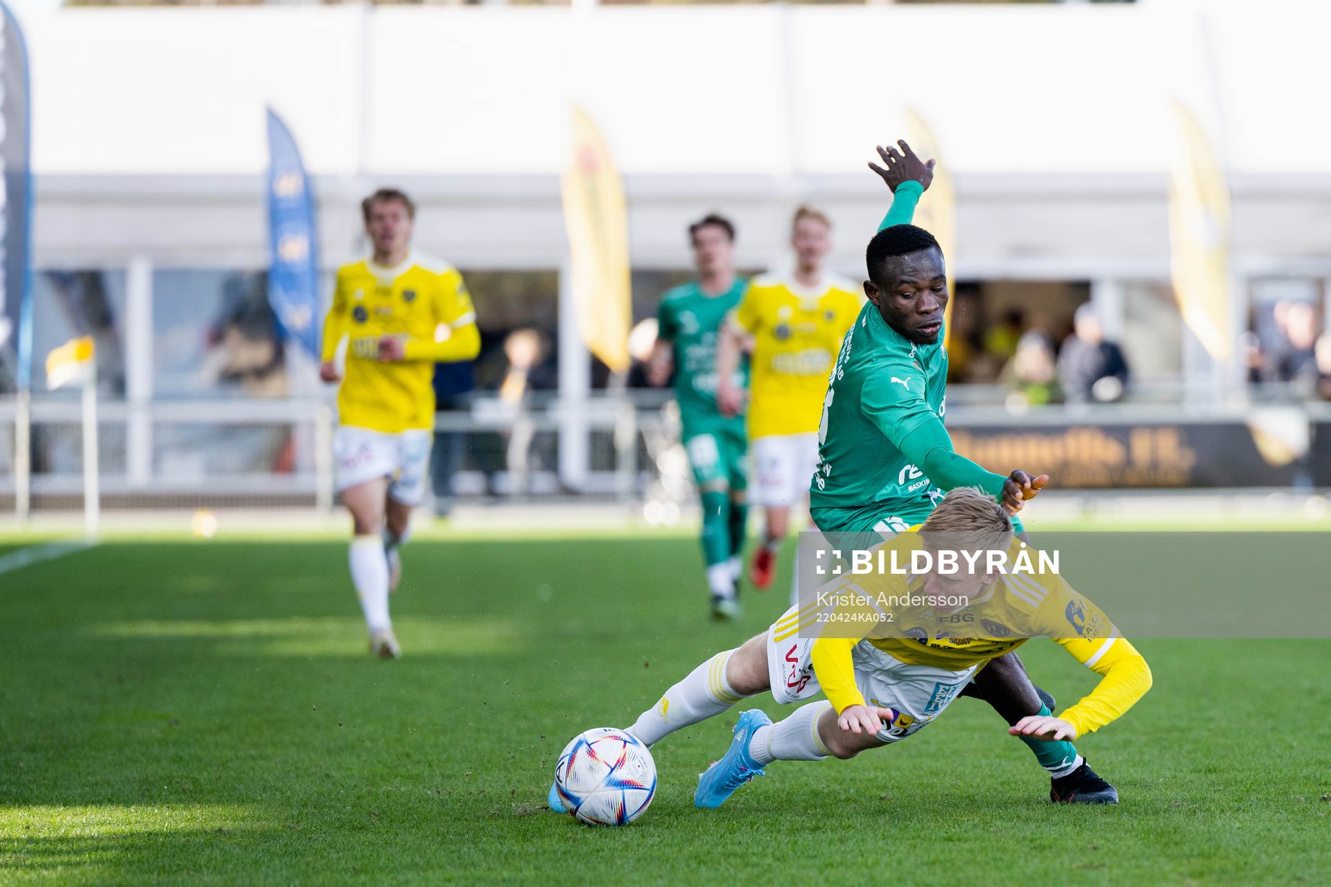 Ljungskiles Mohamadu Lamin och Falkenbergs Lucas Sibelius