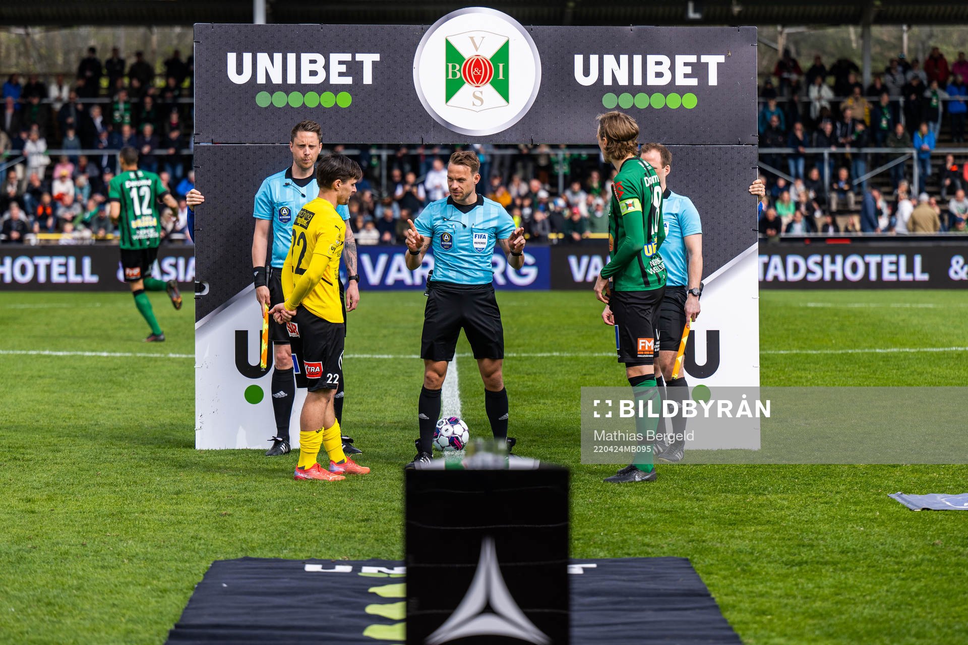 Assisterande domare Per Rehnlund, Mjällbys Jesper