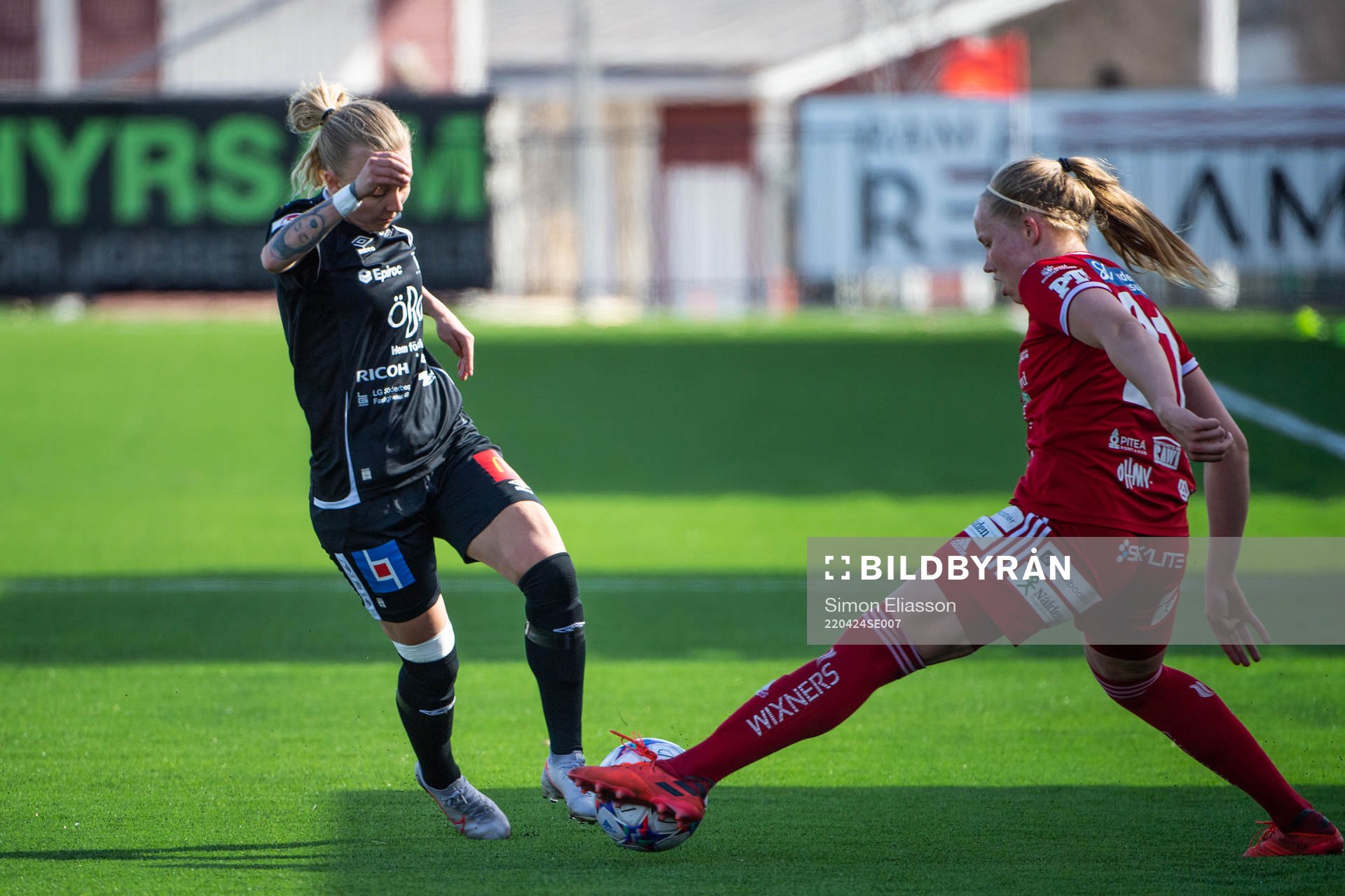 Örebros Anna Sandberg och Piteås Hlin Eiriksdottir