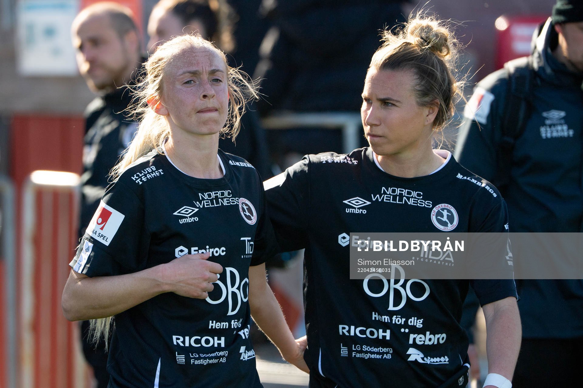 Örebros Nathalie Hoff Persson och Jenna Hellstrom deppar