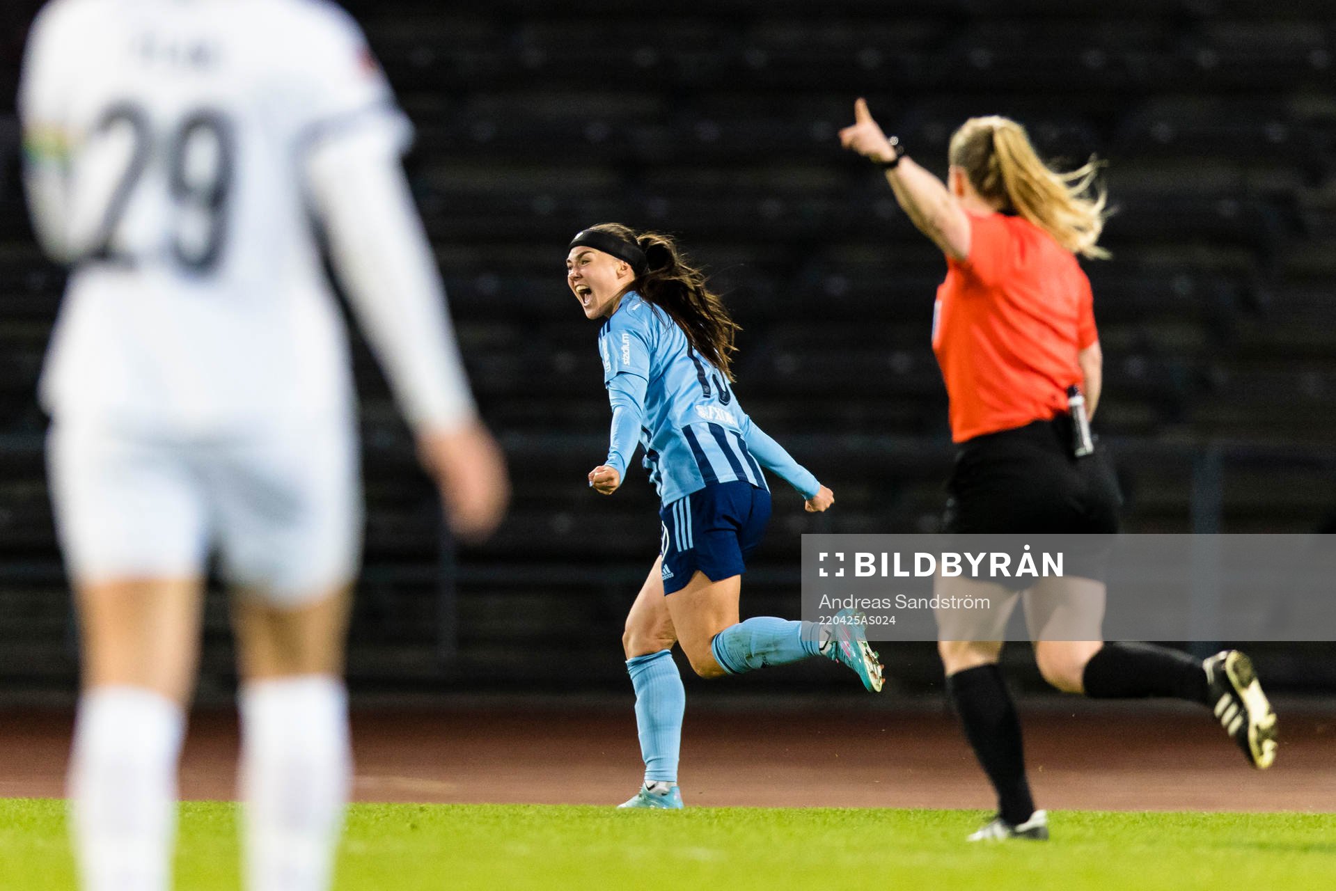 Djurgårdens Lova Lundin gör 2-0 och jublar