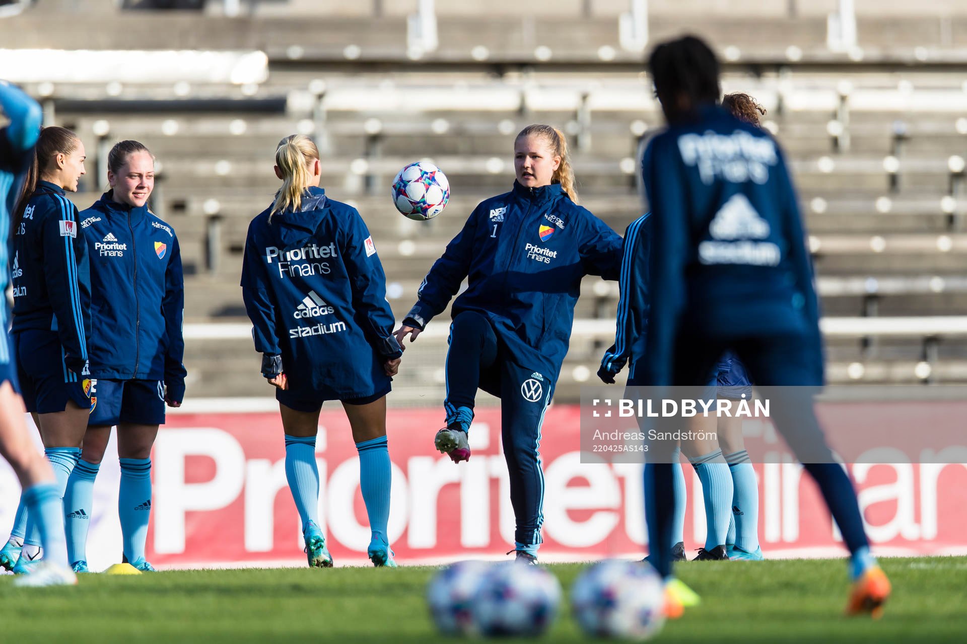 Djurgårdens spelare värmer upp