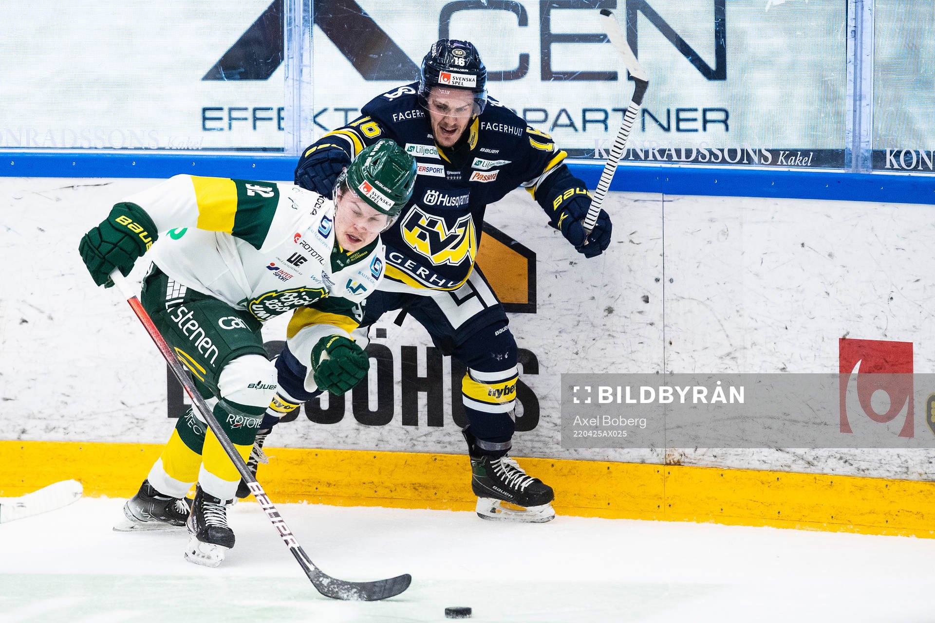 s Tyler Kelleher och Björklövens Viljami Juusola