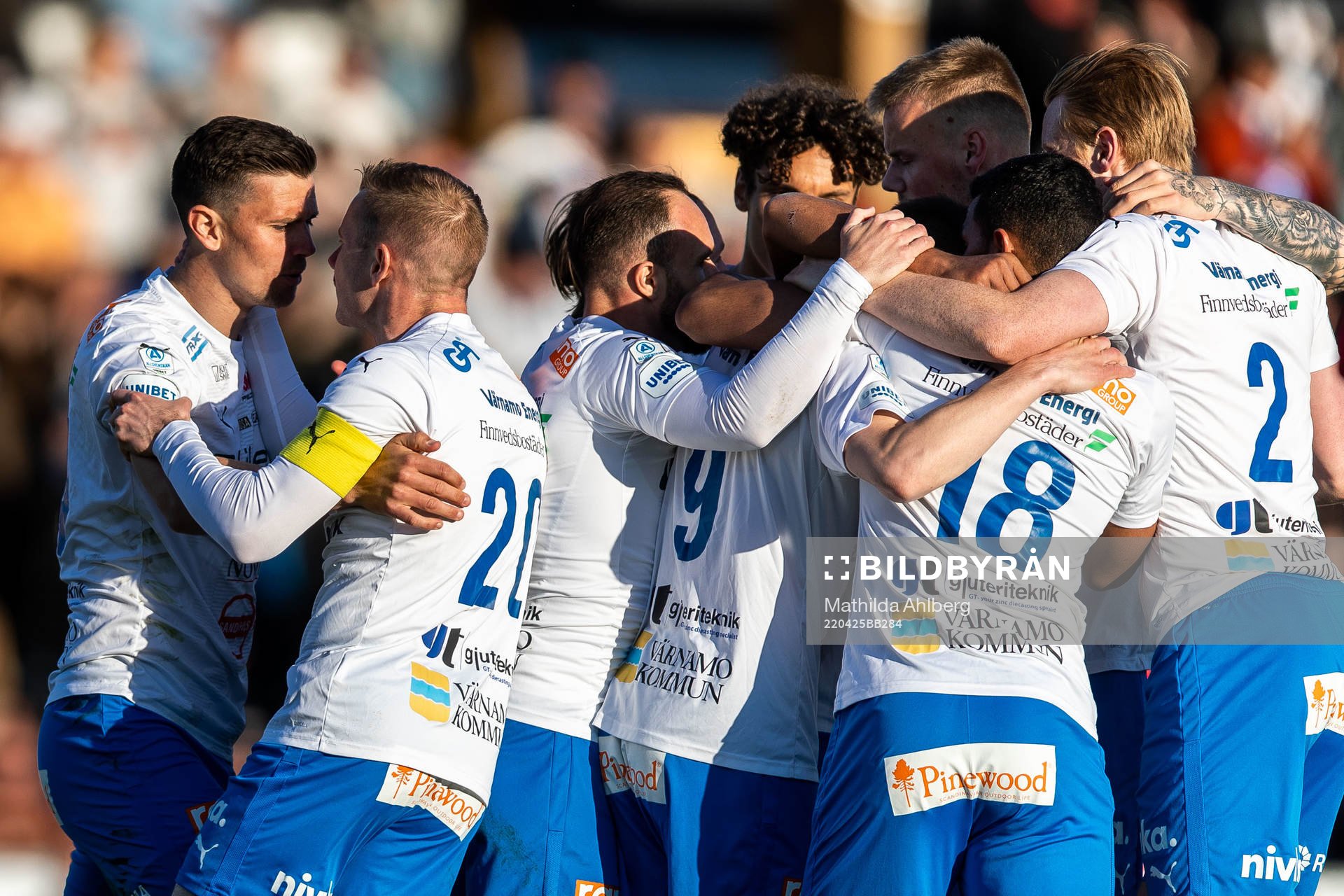 Värnamos Marcus Antonsson och Freddy Winsth jublar med