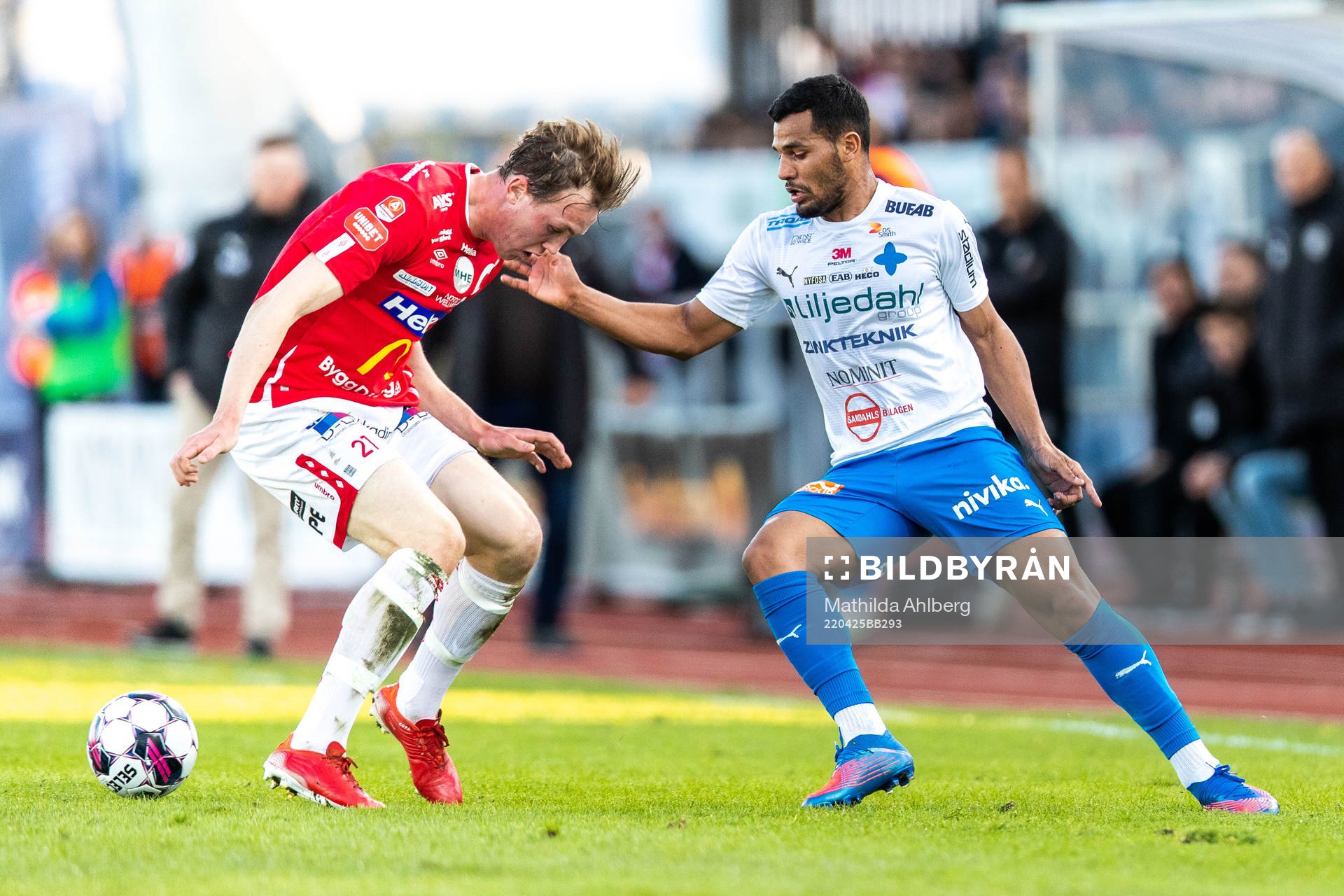 Degerfors Adam Carlén och Värnamos Wenderson Oliveira do