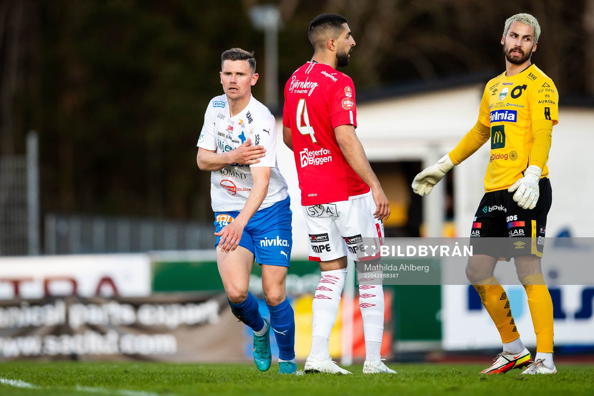 Värnamos Marcus Antonsson jublar samtidigt som Degerfors