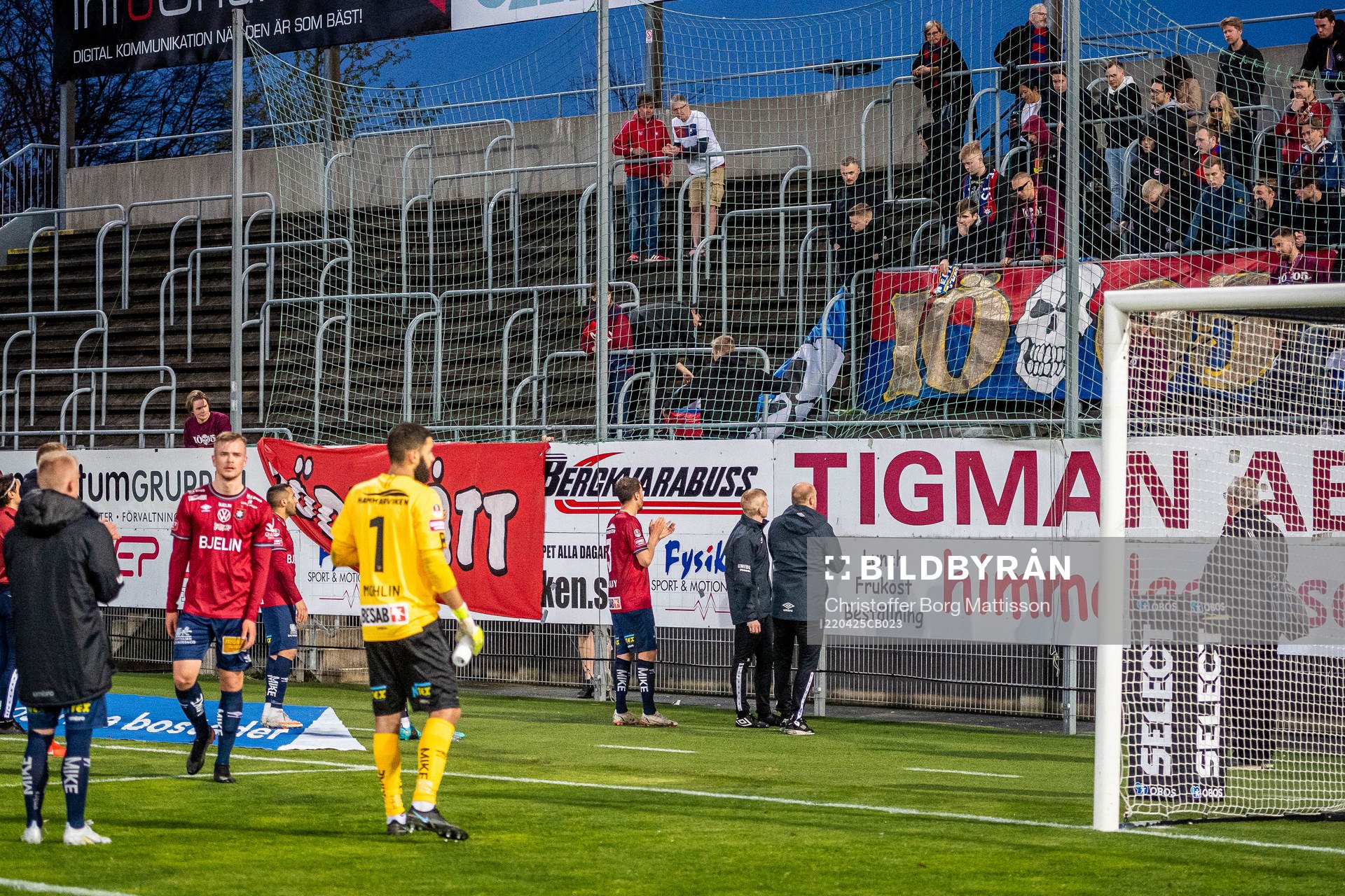 Örgrytes spelare i samtal med supportrar