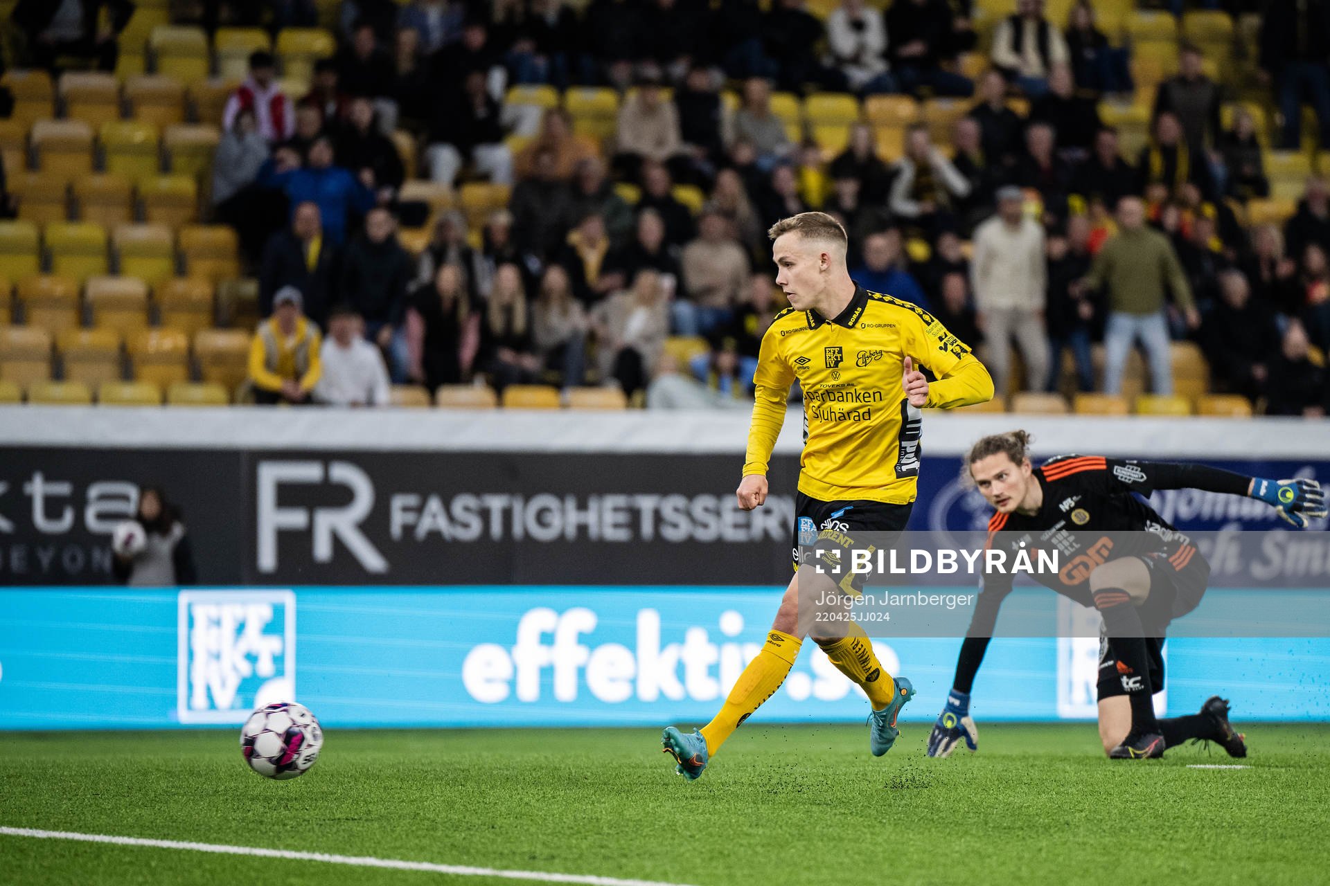 Elfsborgs Jacob Ondrejka gör 3-1 bakom Sundsvalls målvakt