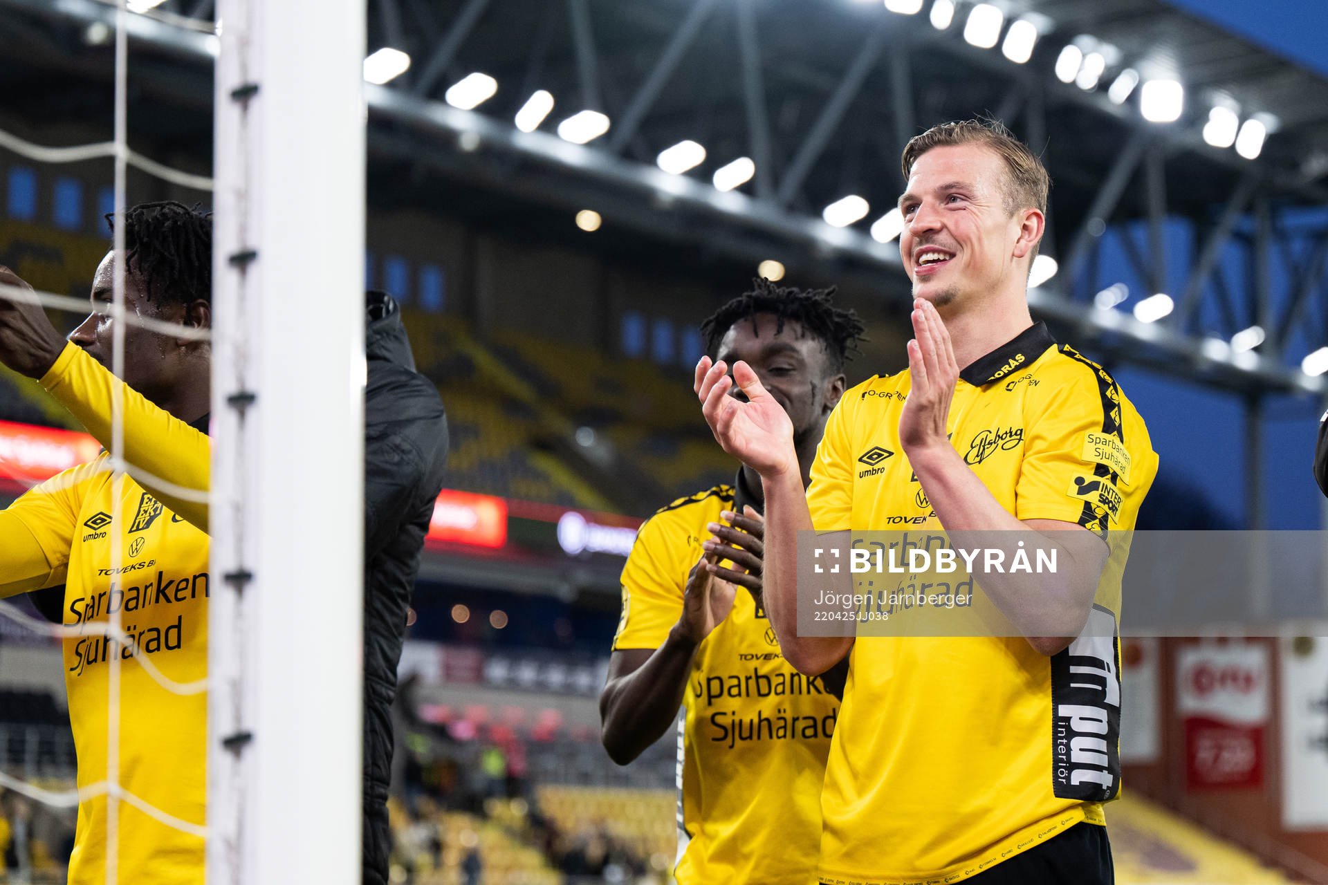 Elfsborgs Simon Olsson jublar efter fotbollsmatchen i Allsvenskan mellan Elfsborg och GIF Sundsvall den 25 april 2022 i Borås. 