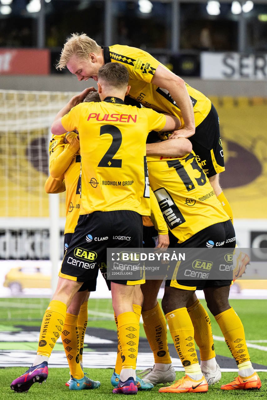 Elfsborgs spelare jublar efter 3-1 av Jacob Ondrejka under fotbollsmatchen i Allsvenskan mellan Elfsborg och GIF Sundsvall den 25 april 2022 i Borås.