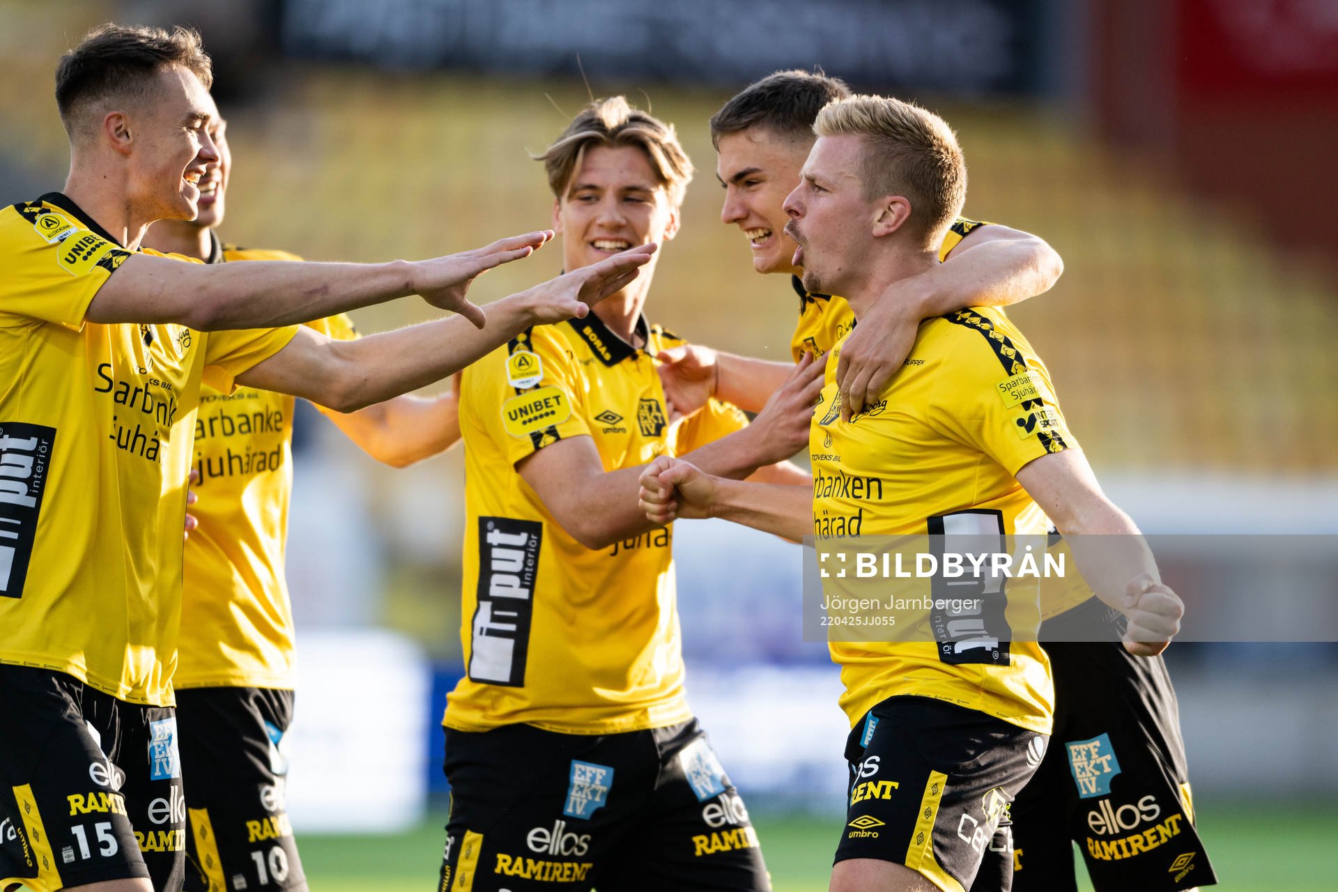 Elfsborgs Per Frick jublar med lagkamrater