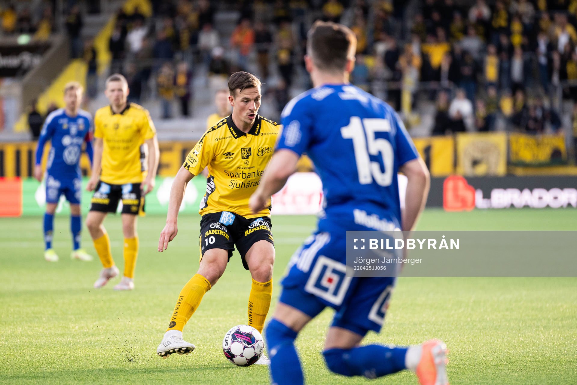Elfsborgs Simon Olsson nder fotbollsmatchen i Allsvenskan