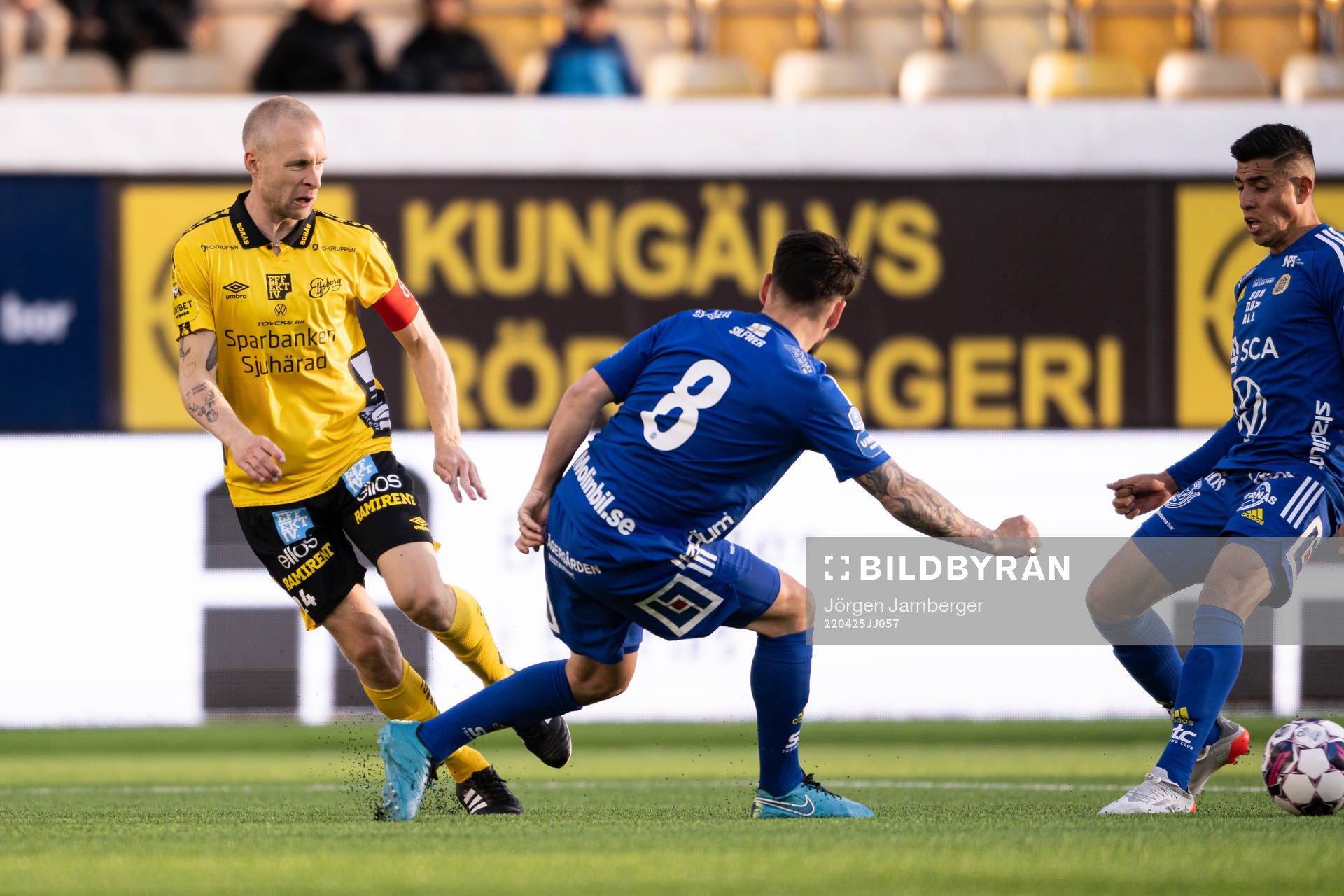Elfsborgs Johan Larsson och Sundsvalls Joe Corona