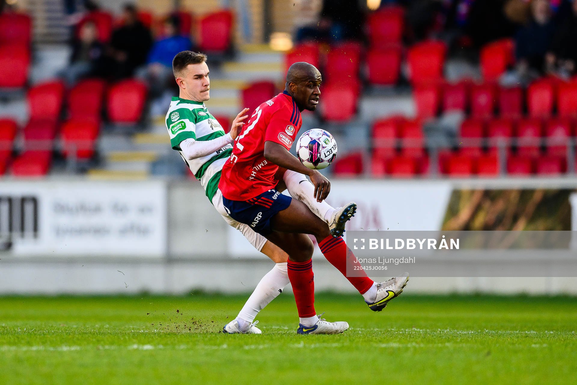 Västerås Dusan Jajic och Östers Manasse Kusu