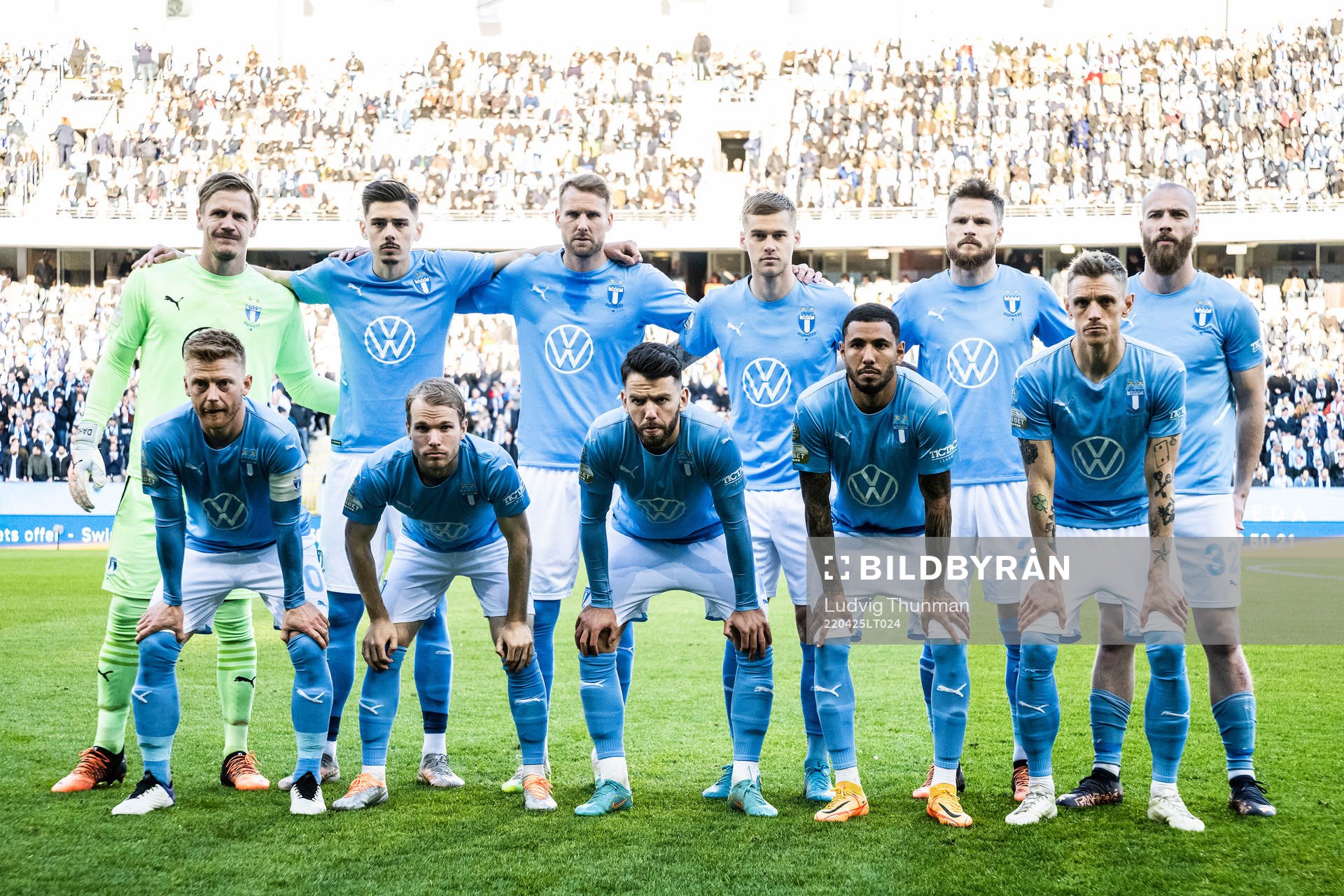 Malmö FFs spelare ställer upp för en lagbild