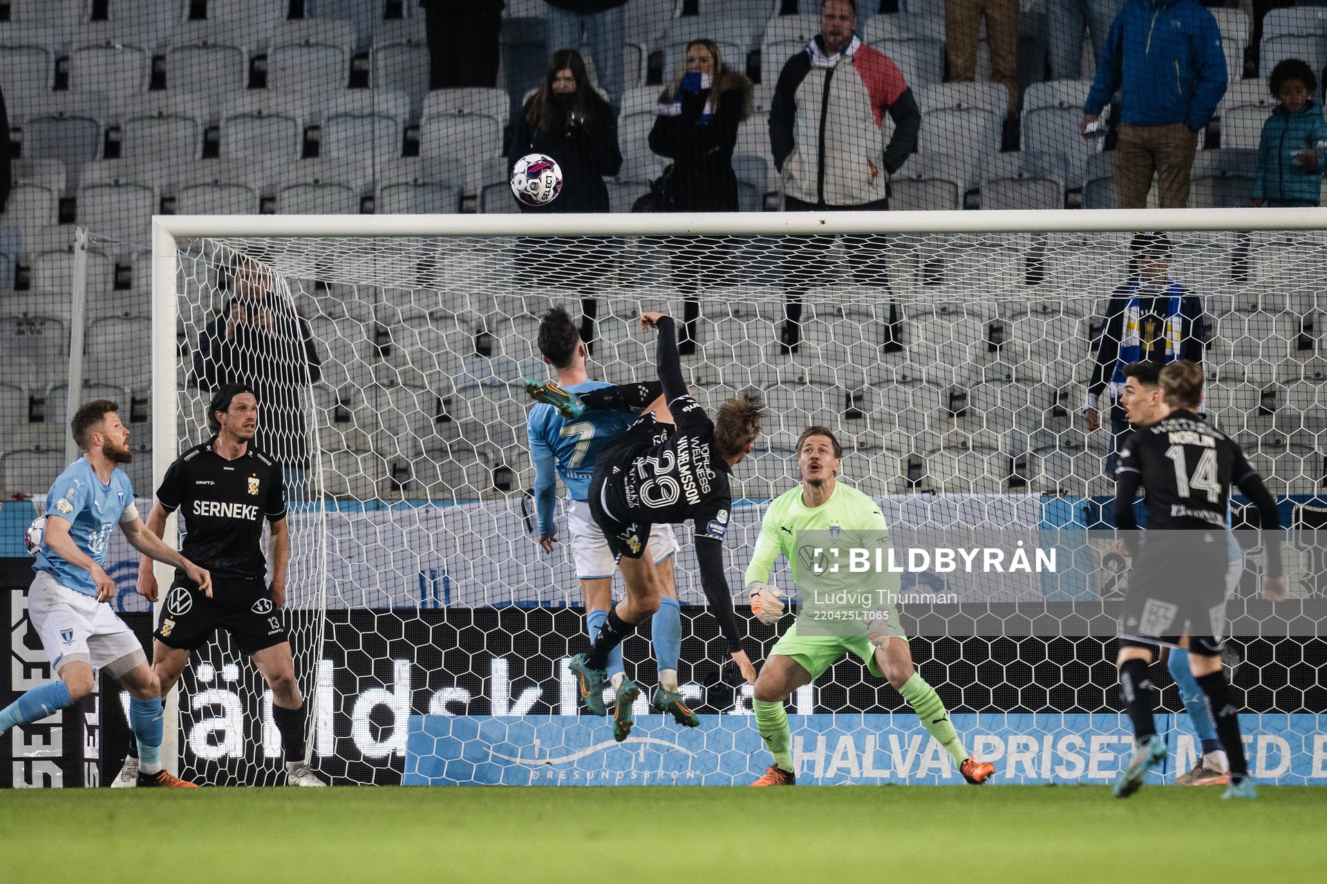 IFK Göteborgs Oscar Vilhelmsson mot Malmö FFs Erdal Rakip