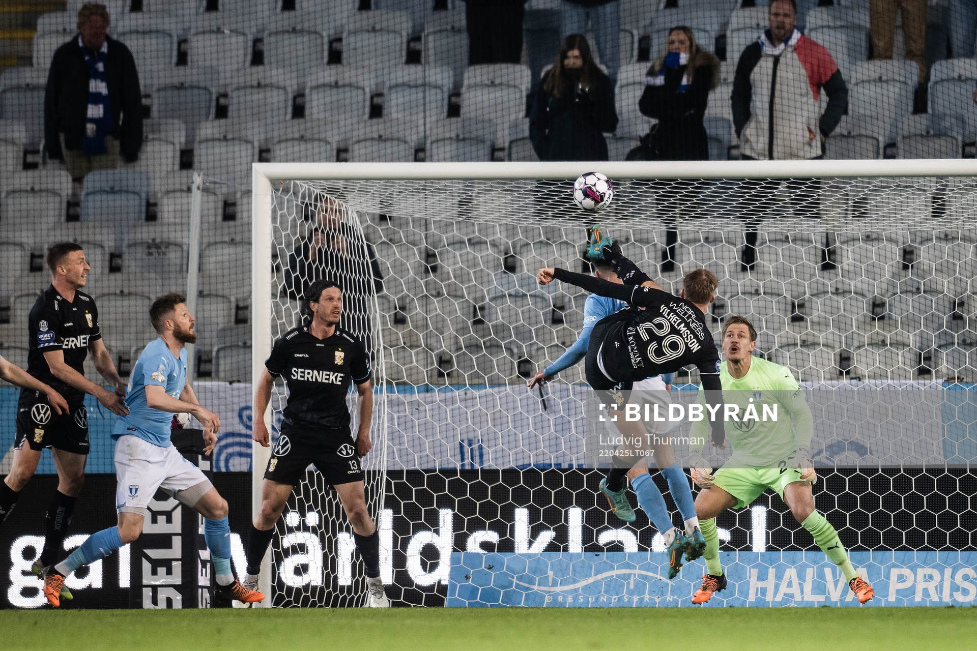 IFK Göteborgs Oscar Vilhelmsson mot Malmö FFs Erdal Rakip