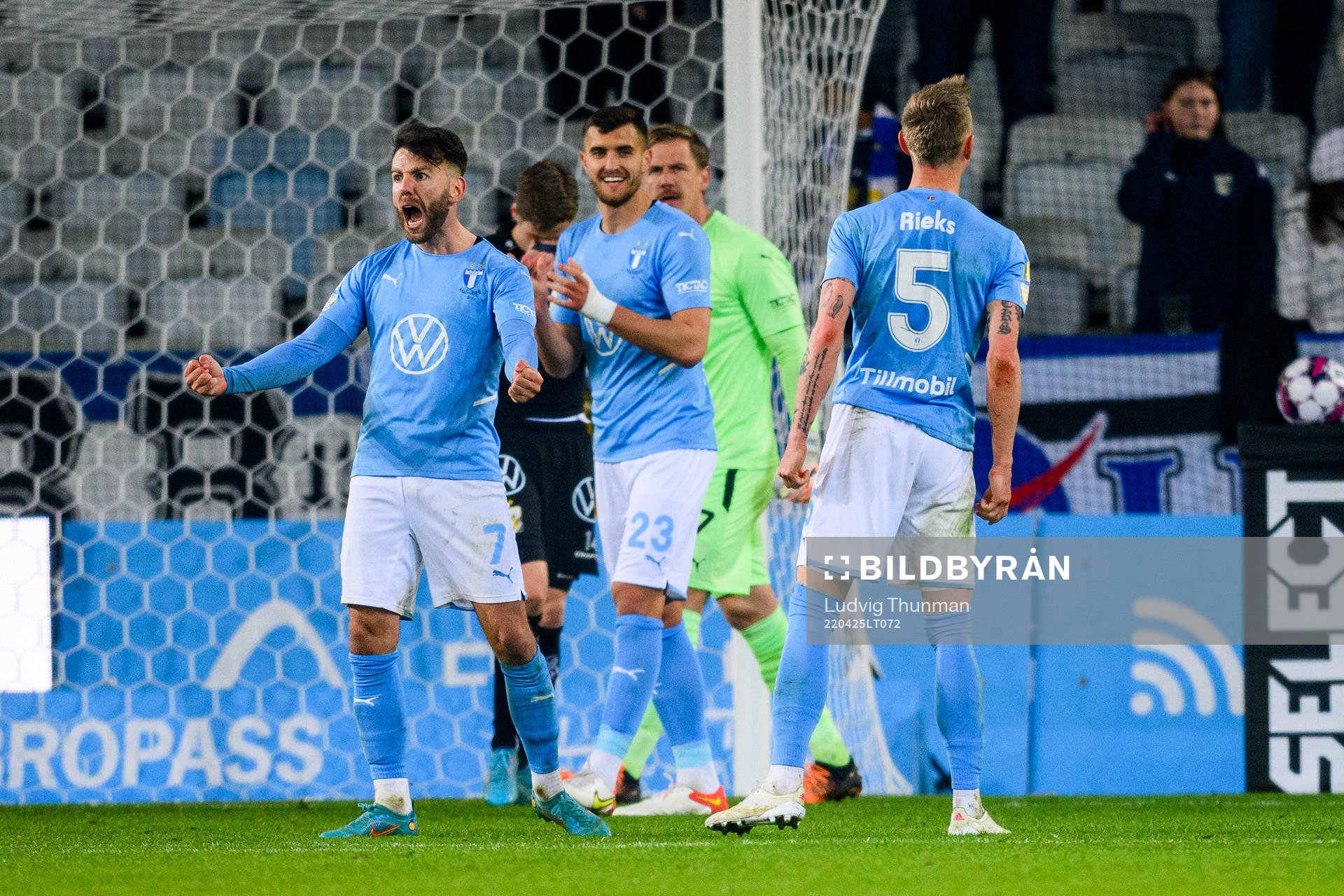 Malmö FFs Erdal Rakip och Matej Chalus jublar