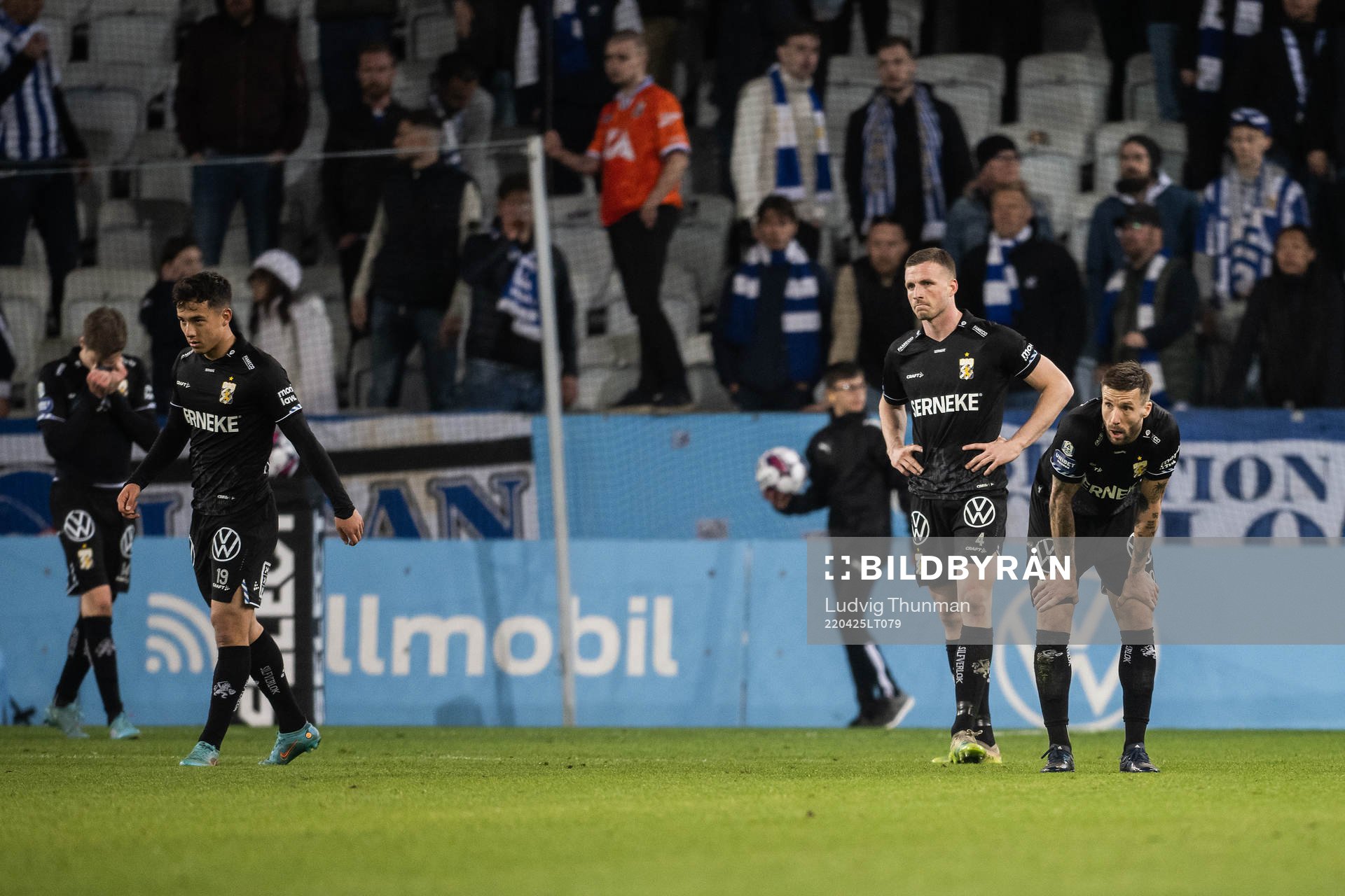 IFK Göteborgs Carl Johansson och Mattias Bjärsmyr deppar