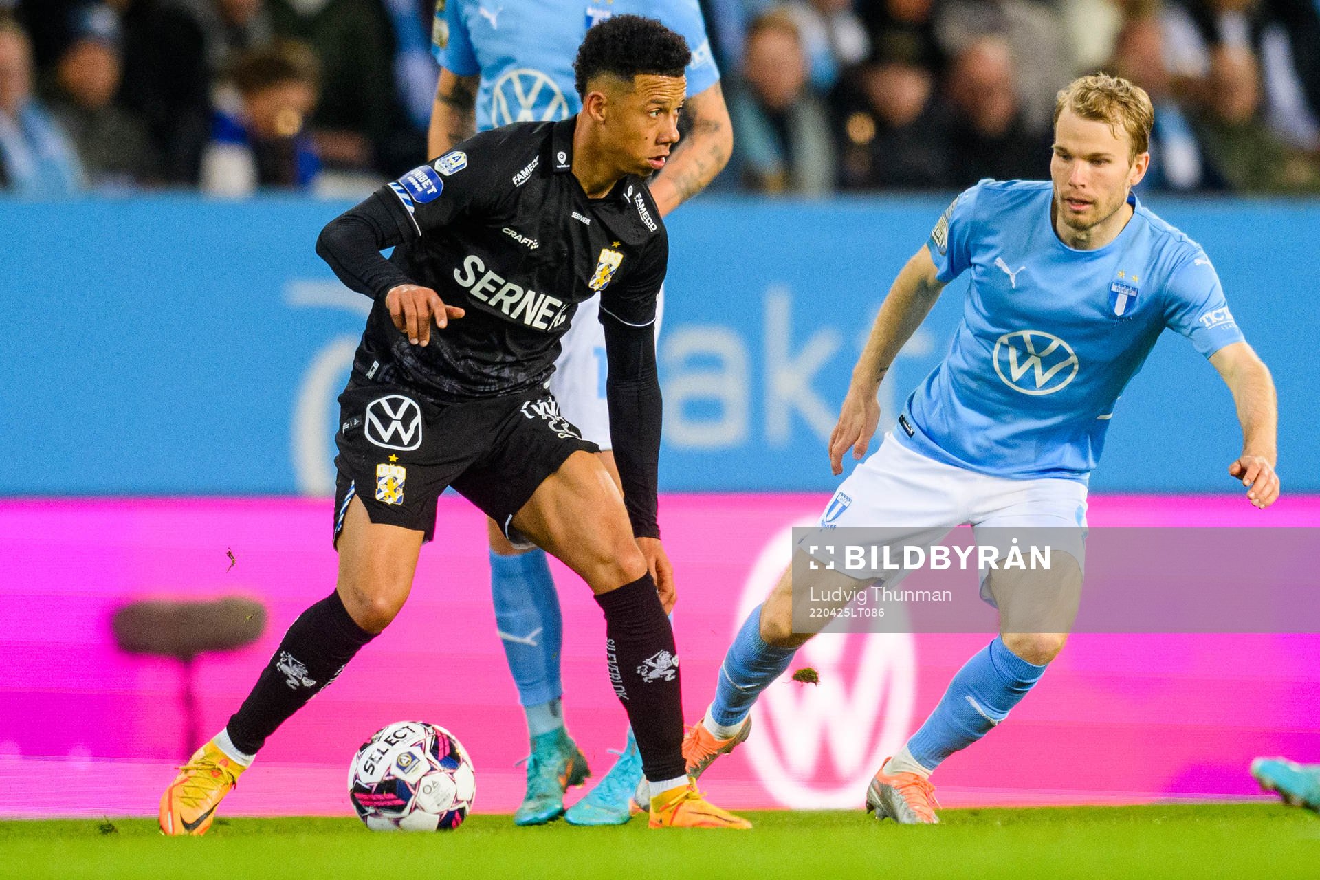 IFK Göteborgs Tobias Sana och Malmö FFs Oscar Lewicki