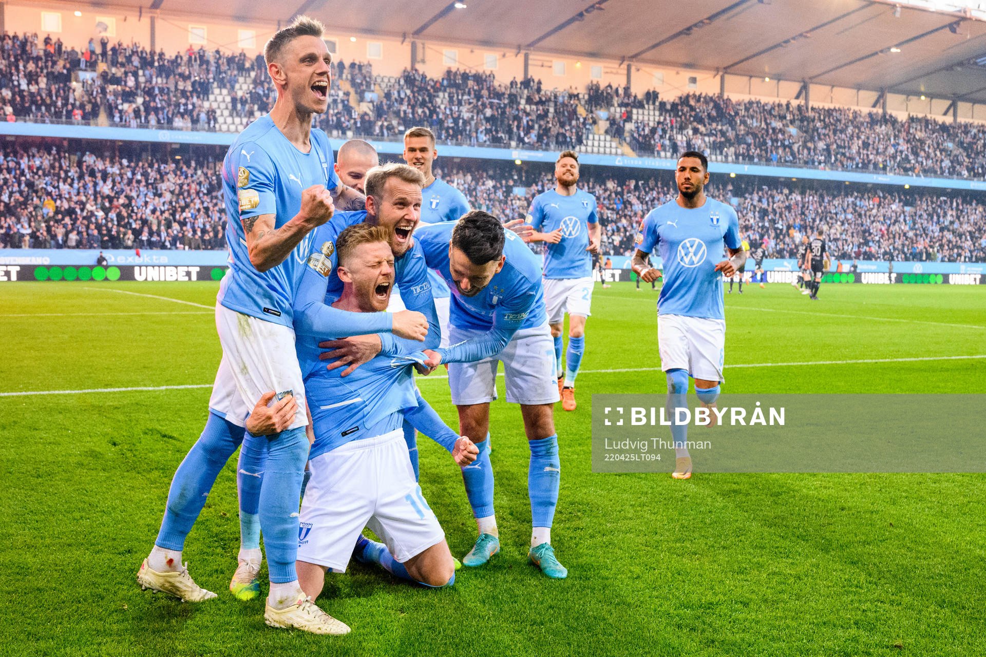 Malmö FFs Anders Christiansen kramas om