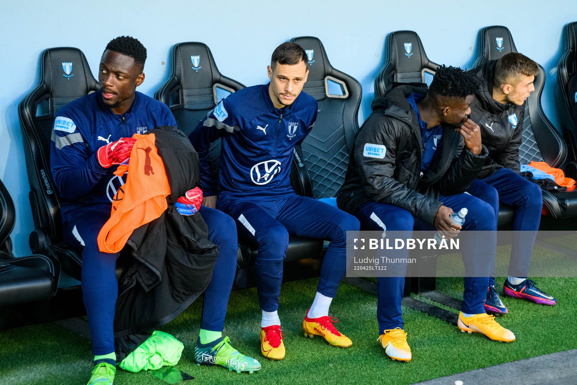 Malmö FFs Ismael Diawara och Veljko Birmancevic på bänken