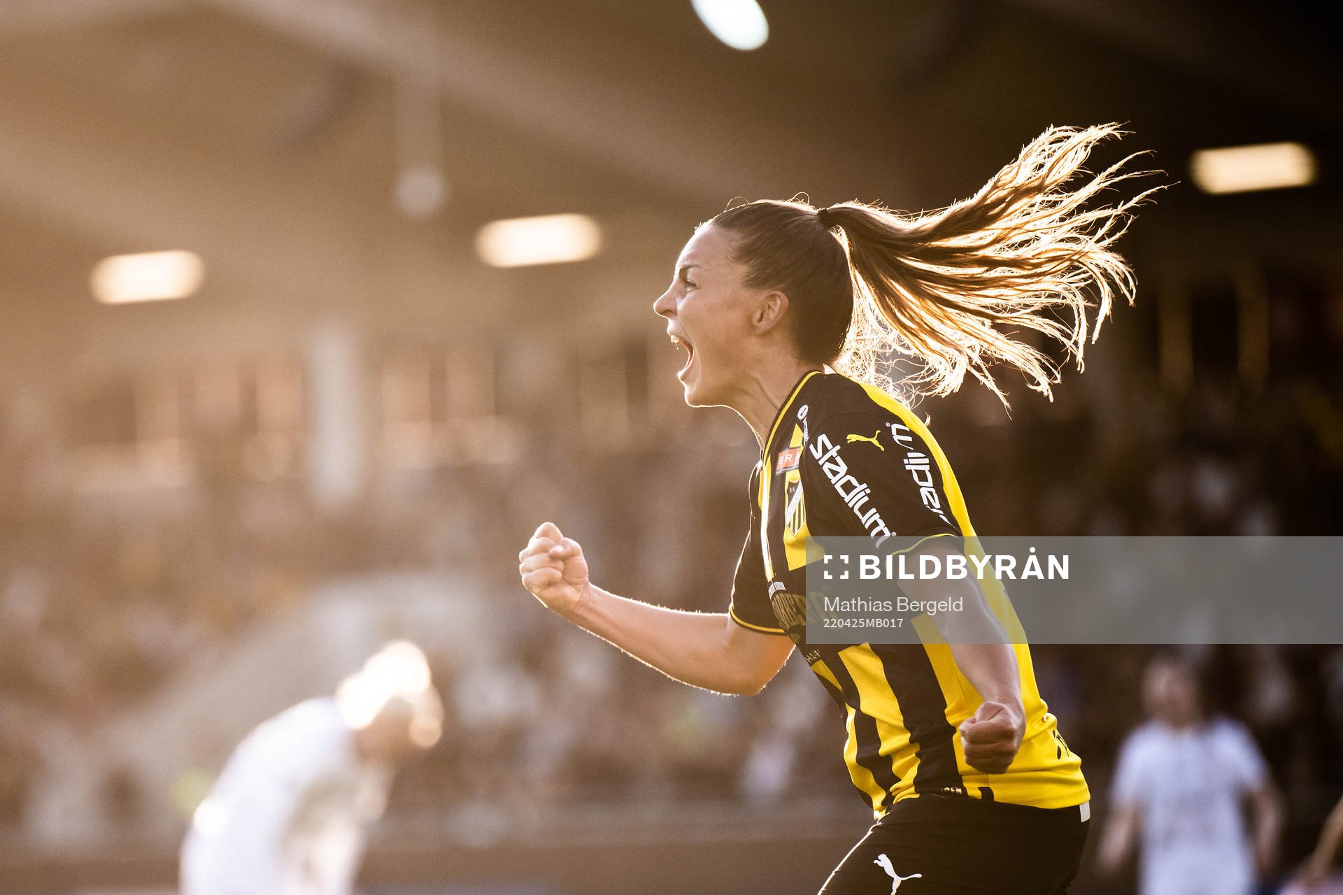Häckens Johanna Ryttning Kaneryd jublar efter 2-1 under fotbollsmatchen i Damallsvenskan mellan Häcken och FC Rosengård den 25 april 2022 i Göteborg. 