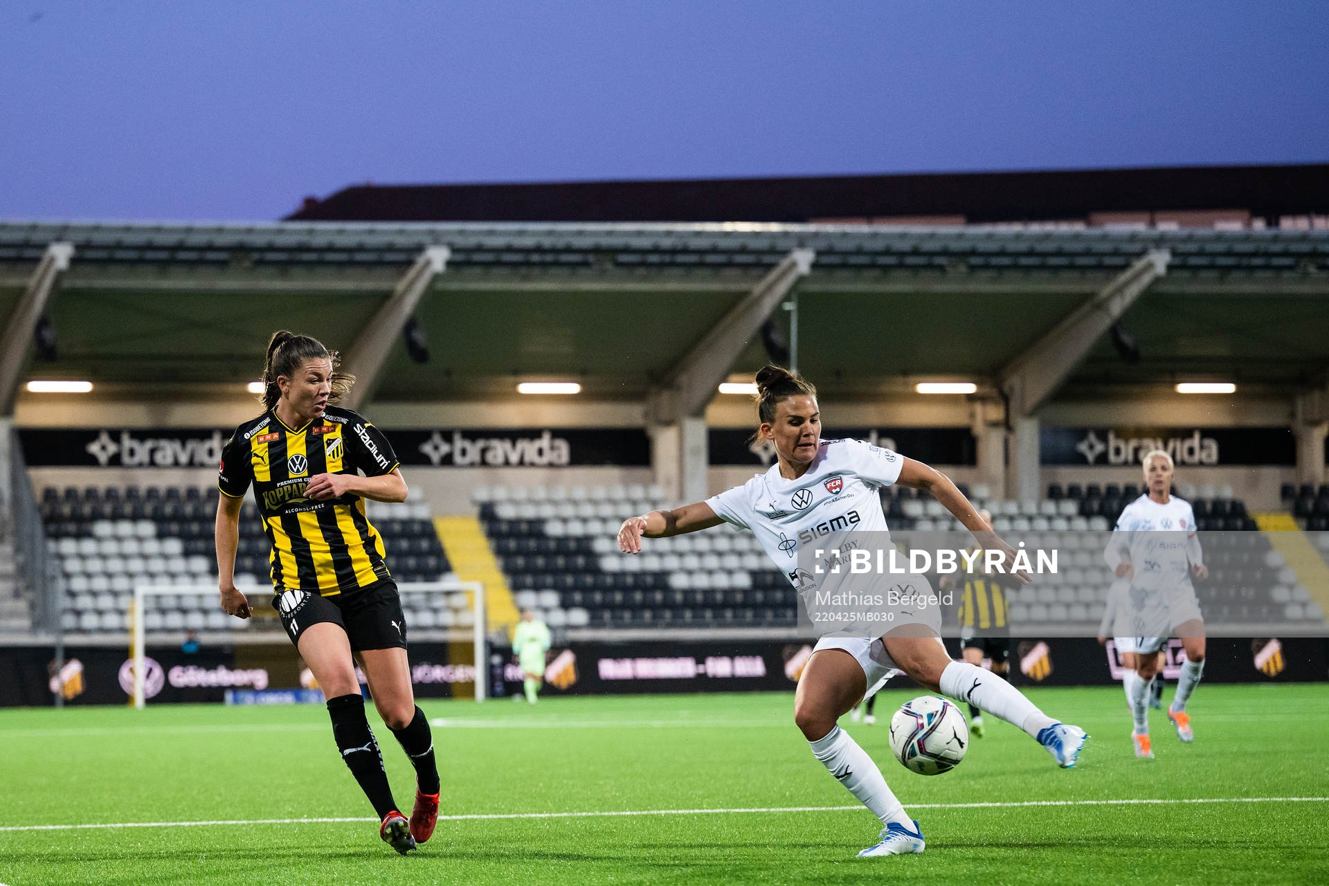 Häckens Pauline Hammarlund och Rosengårds Katrine Veje