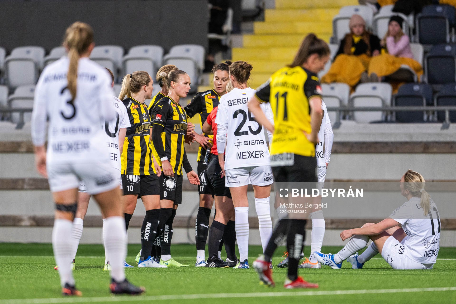 Häckens Elin Rubensson och Filippa Curmark reagerar mot