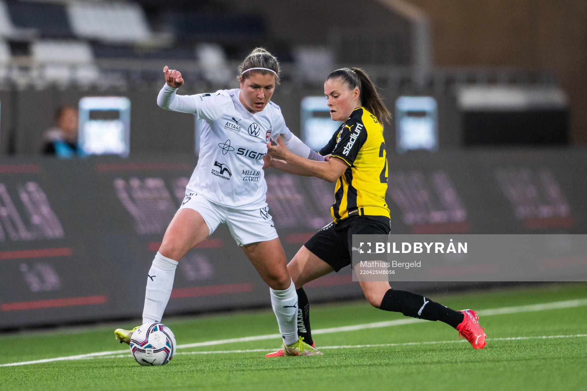 Rosengårds Loreta Kullashi och Häckens Hanna Wijk
