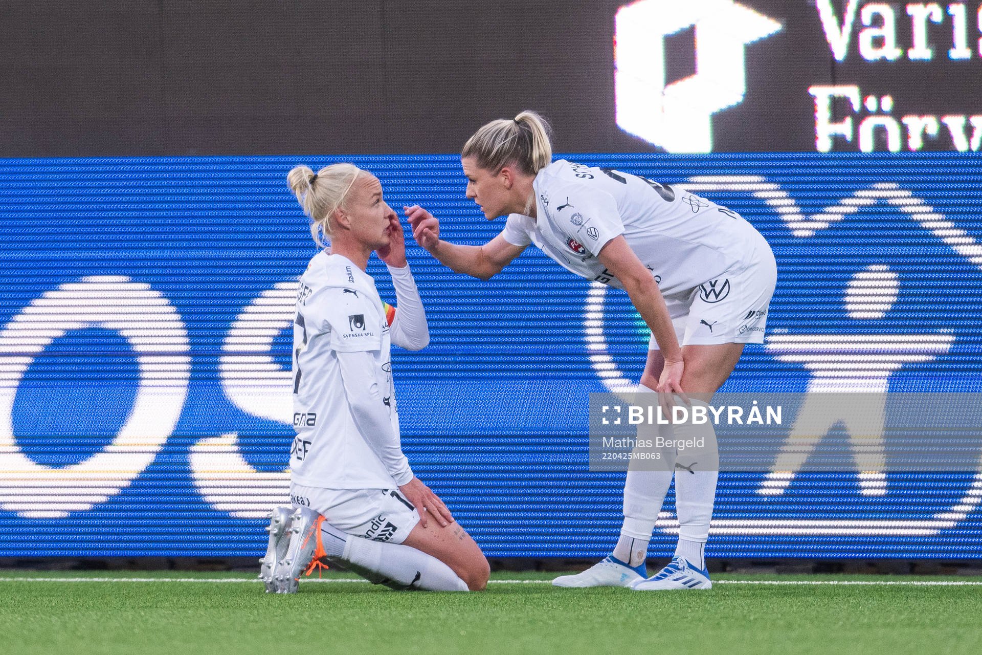 Rosengårds Caroline Seger ses om av Olivia Schough