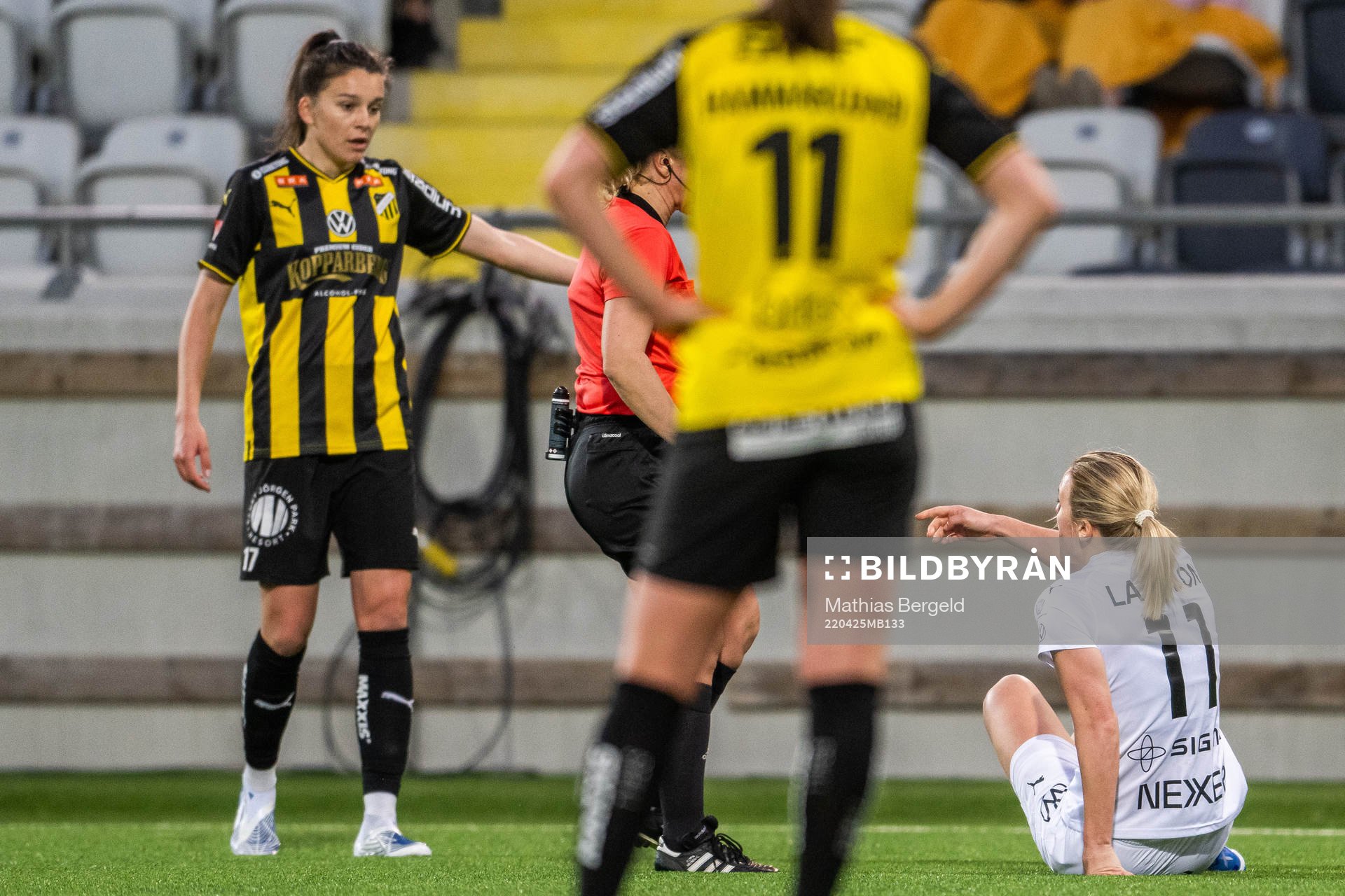 Häckens Anna Julia Csiki reagerar mot Rosengårds Mimmi