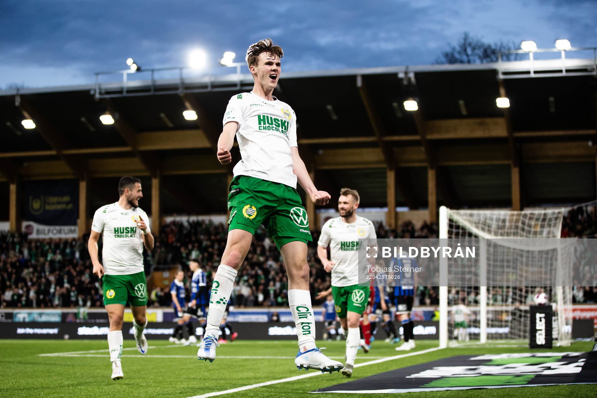 Hammarbys Williot Swedberg jublar