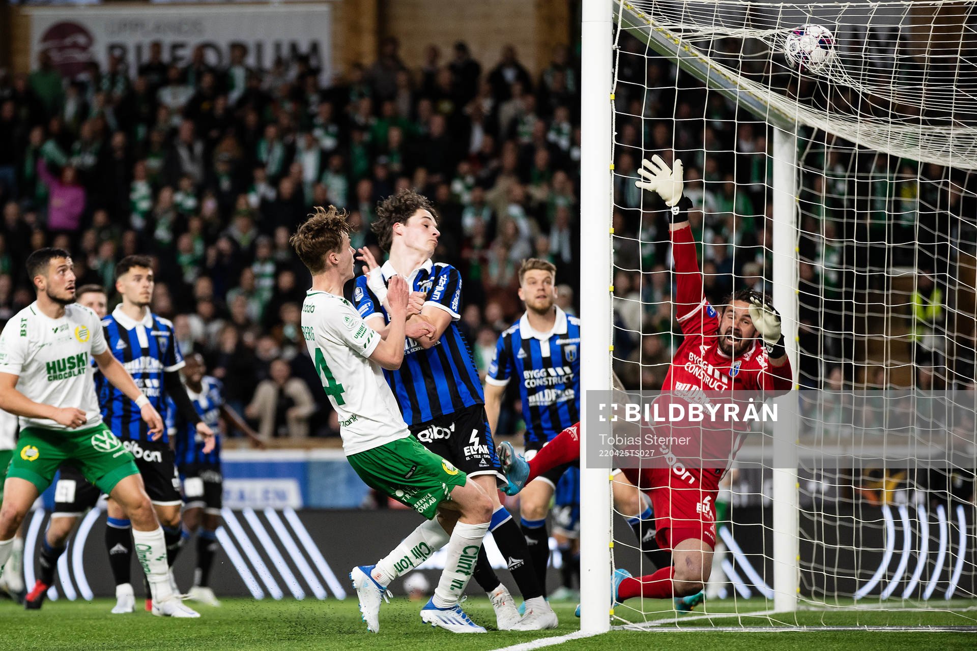 Hammarbys Williot Swedberg gör 0-3 bakom Sirius målvakt