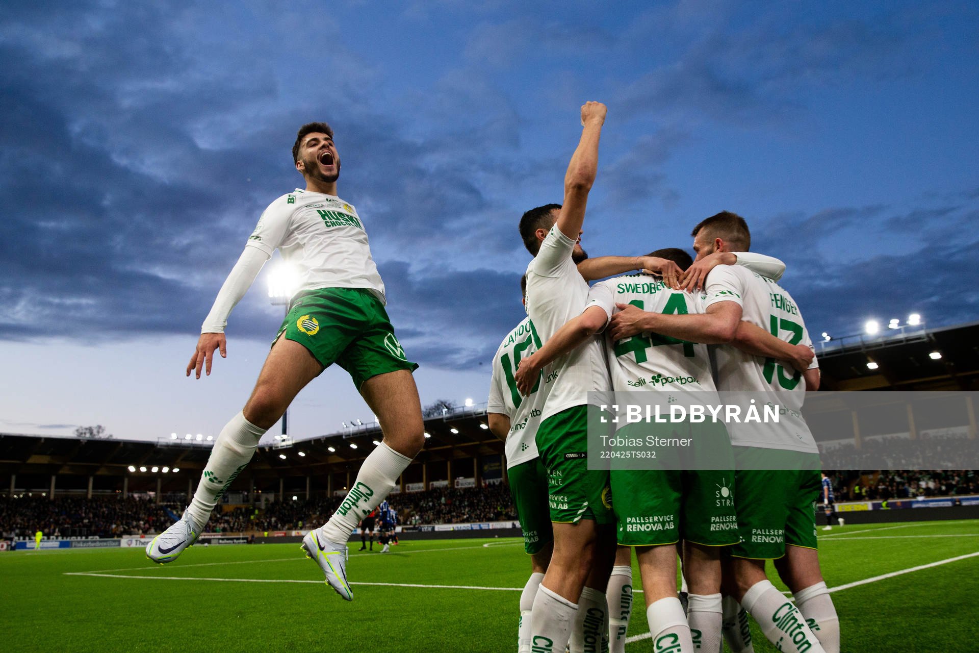 Hammarbys spelare jublar