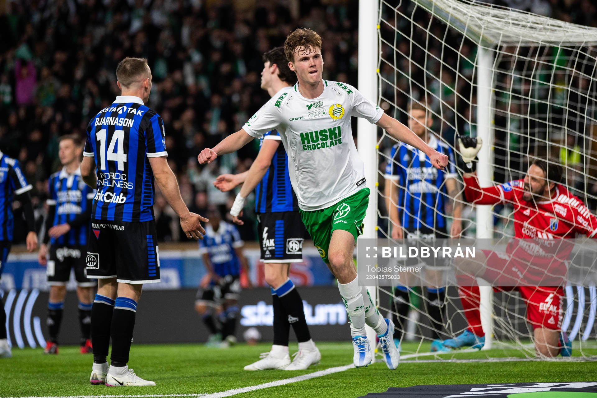 Hammarbys Williot Swedberg jublar