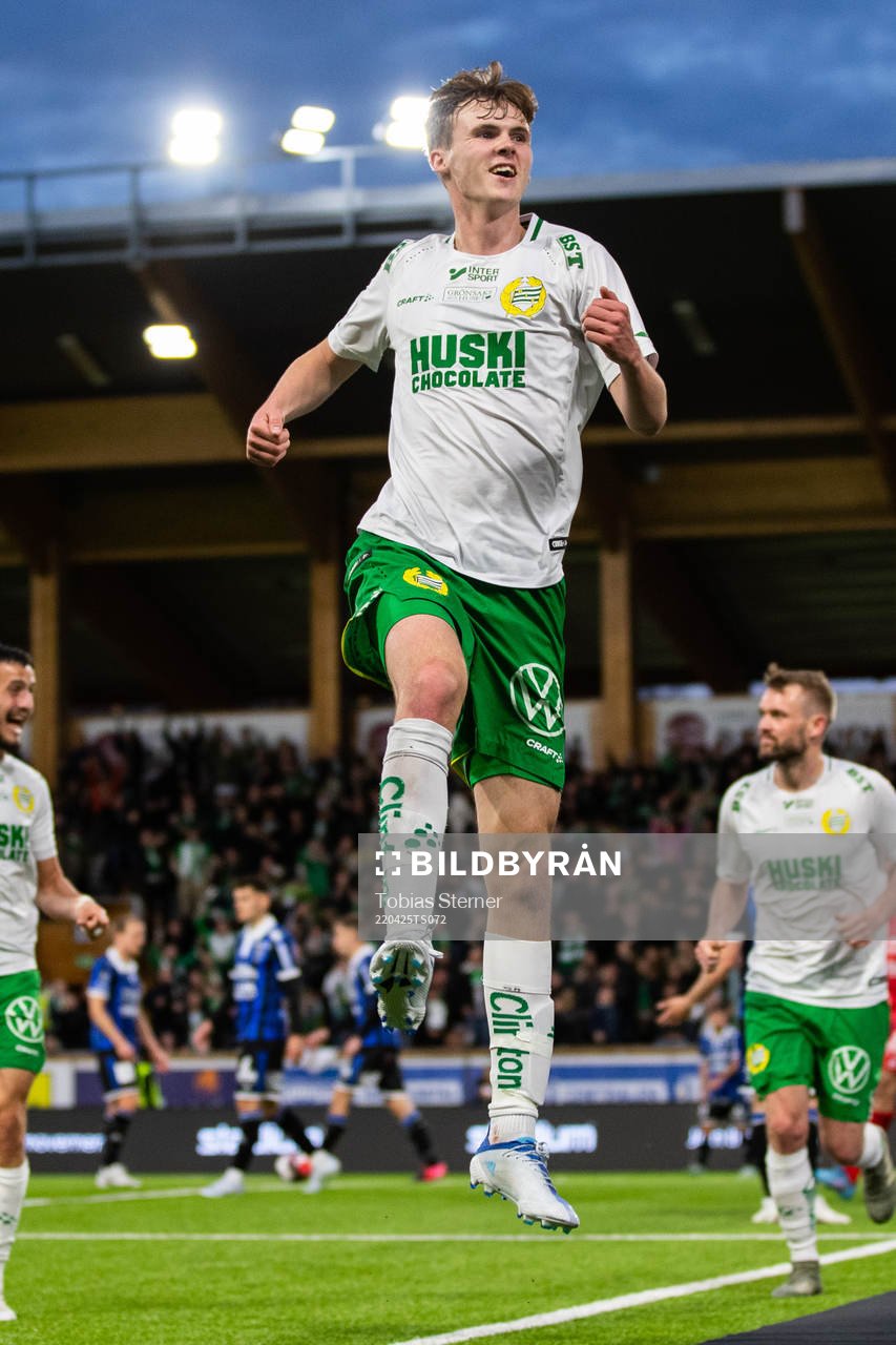 Hammarbys Williot Swedberg jublar