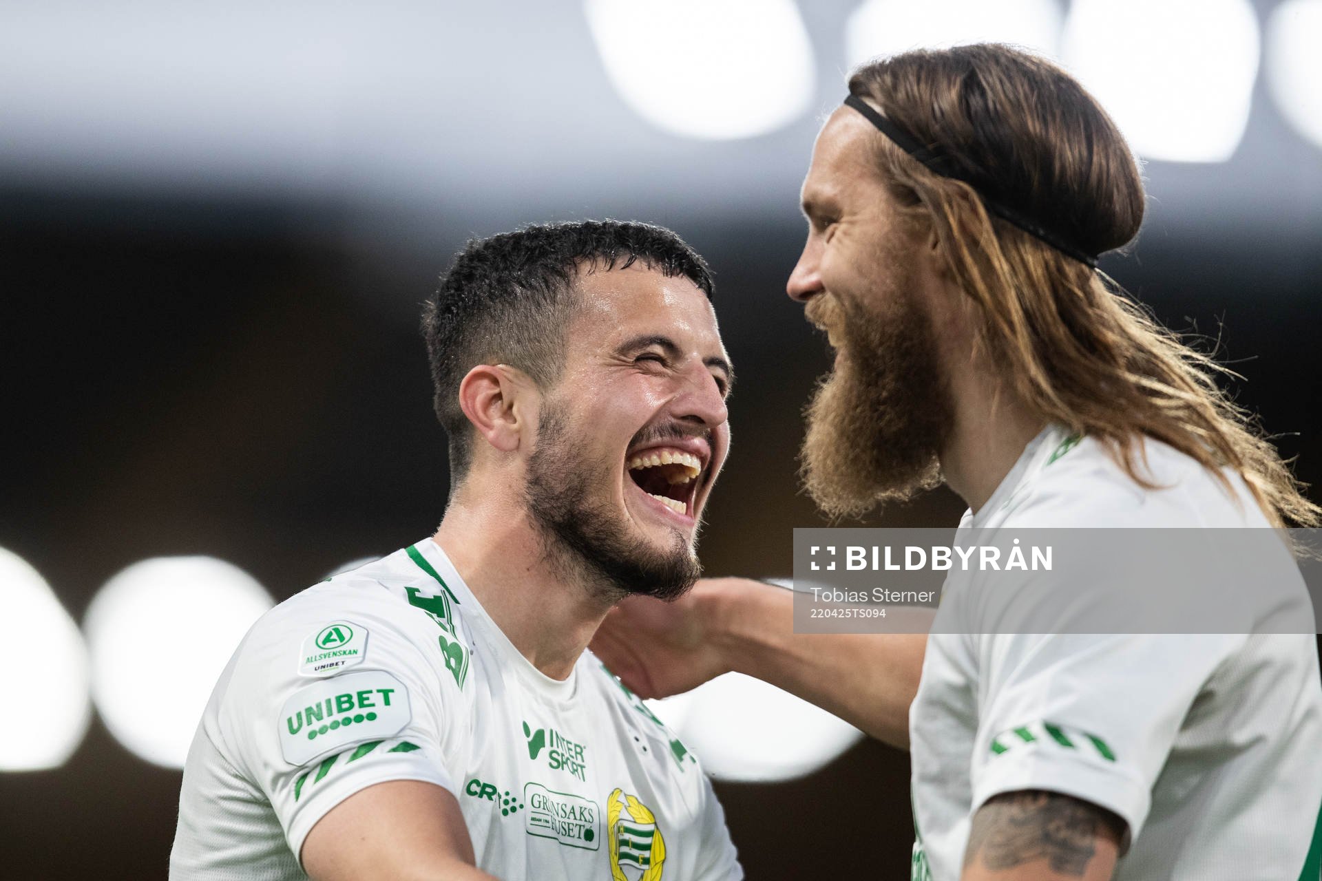 Hammarbys Astrit Selmani och Björn Paulsen jublar
