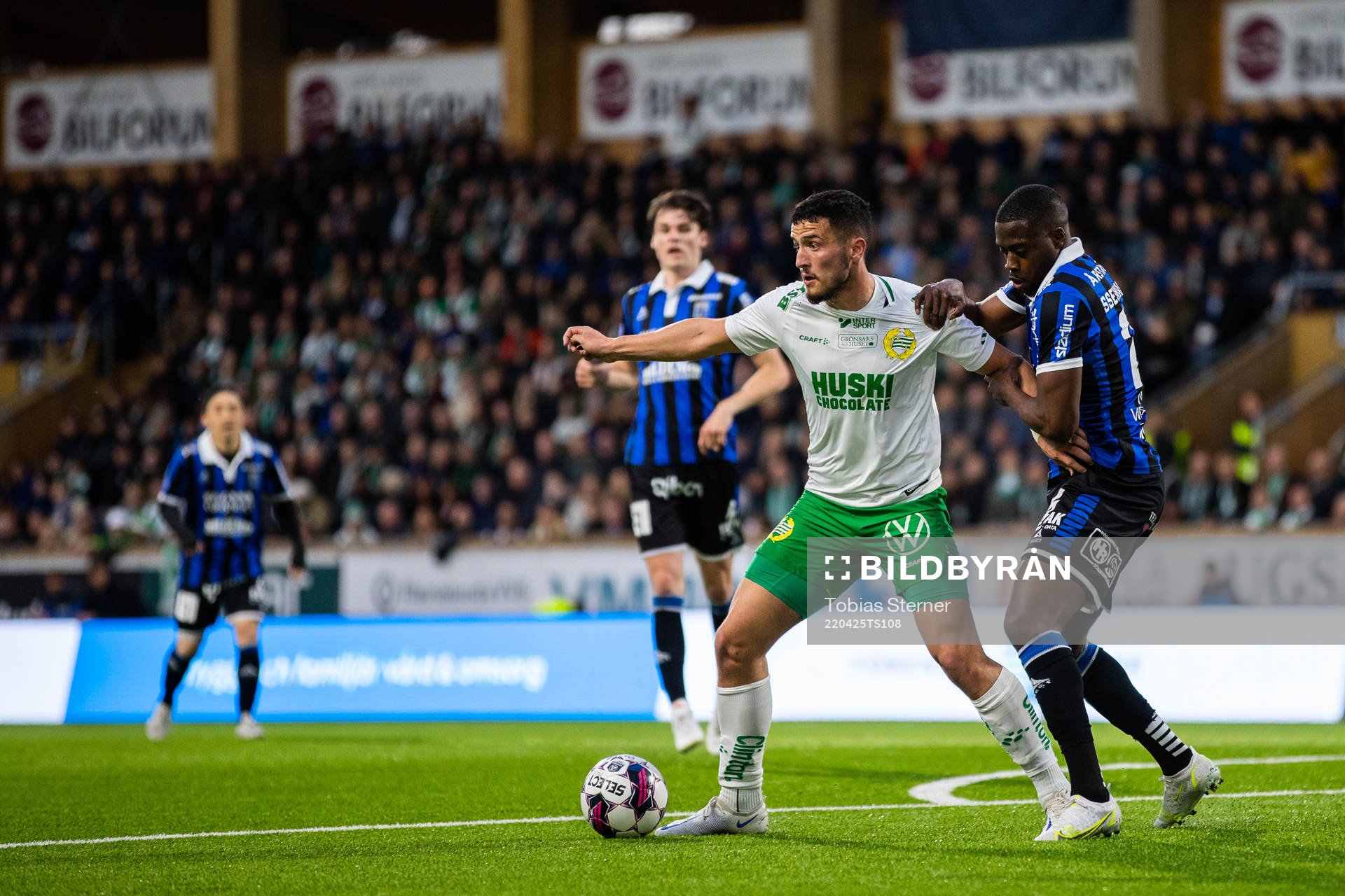 Hammarbys Astrit Selmani och Sirius Isak Ssali Ssewankambo